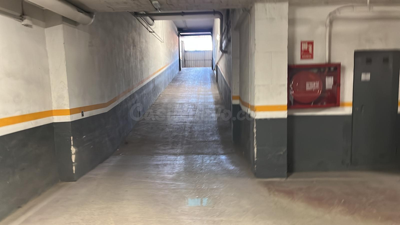 Plaza parking en calle Alava - foto 4