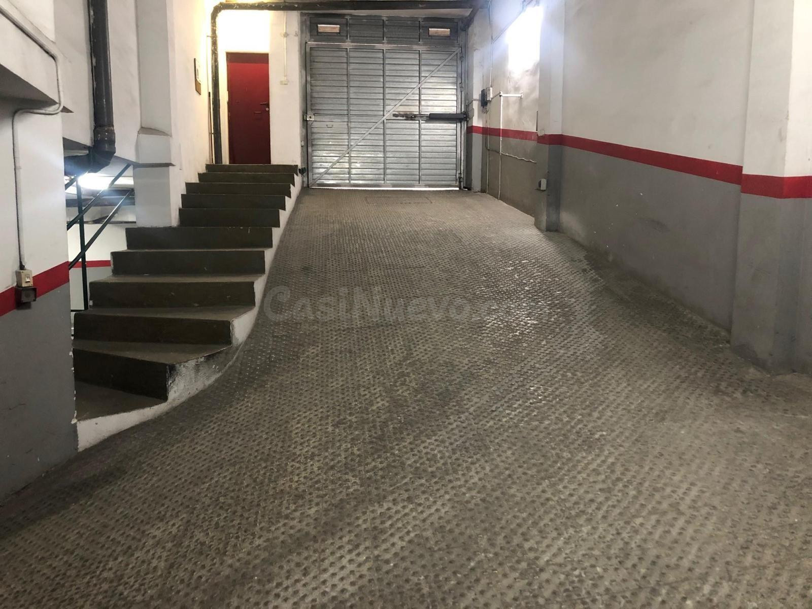 Plaza de parking coche grande calle Almogavers - foto 3