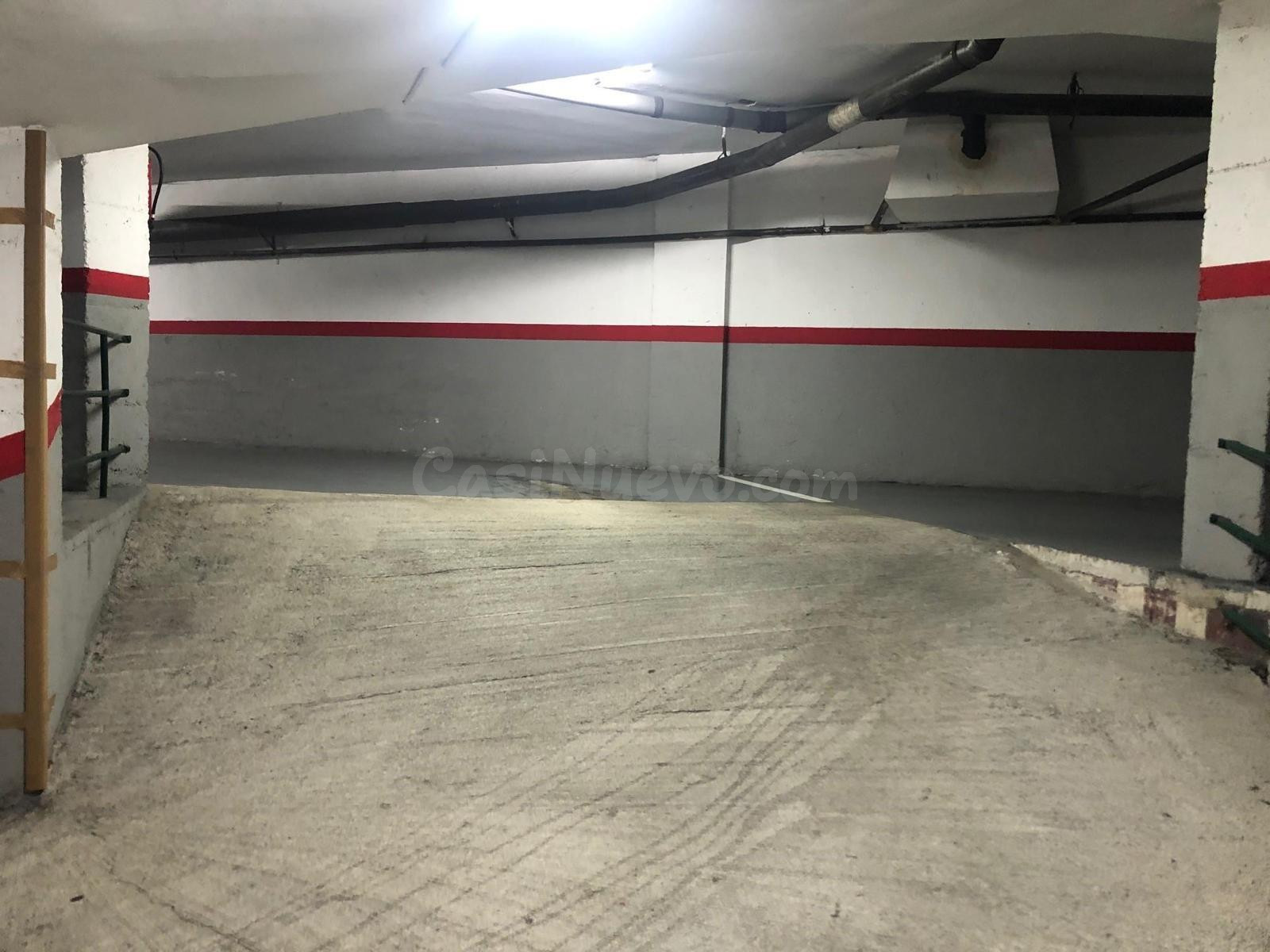 Plaza de parking coche grande calle Almogavers - foto 4