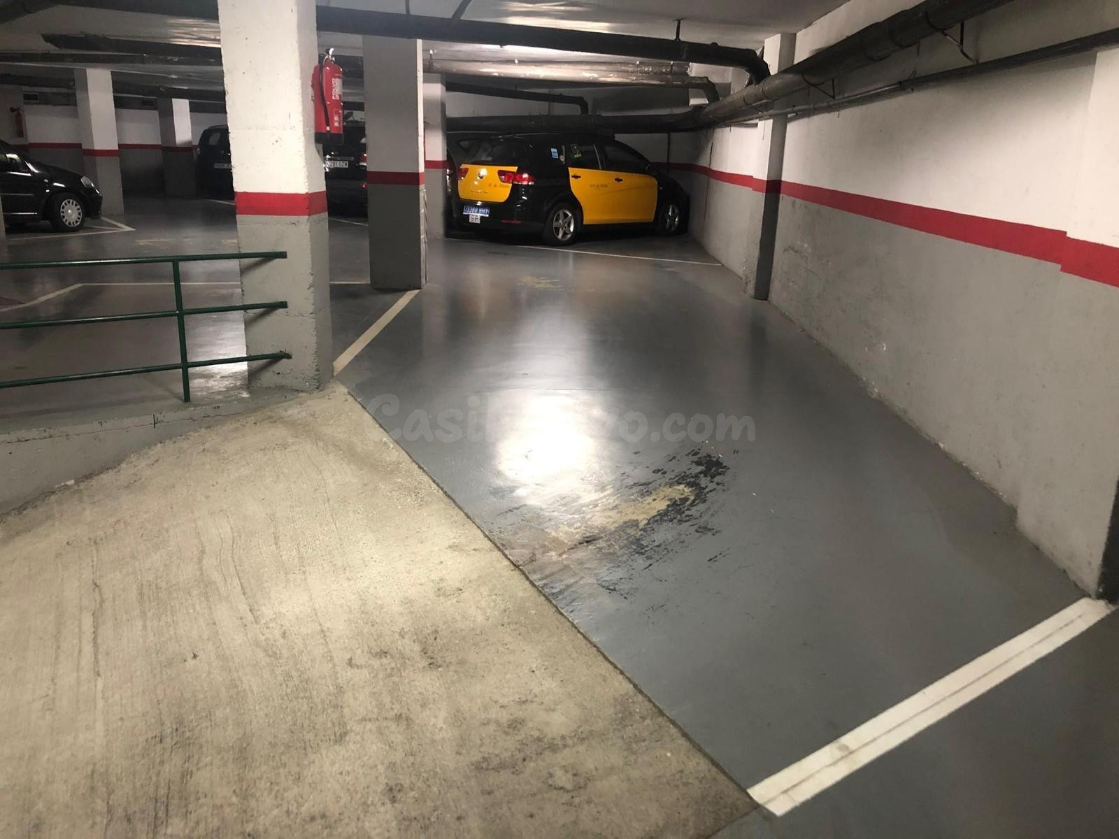 Plaza de parking coche grande calle Almogavers - foto 5