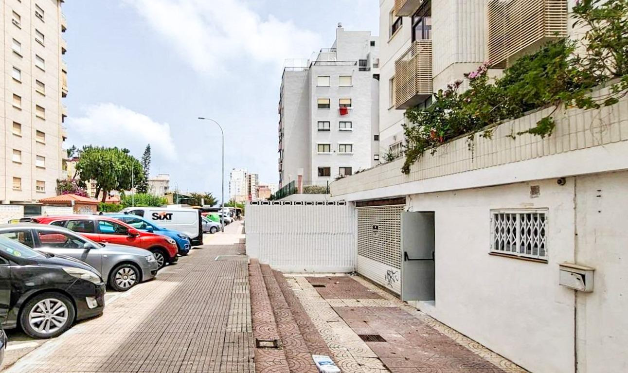 ALQUILER - Local COMERCIAL en la playa de Gandia, en C/La Ra - foto 2