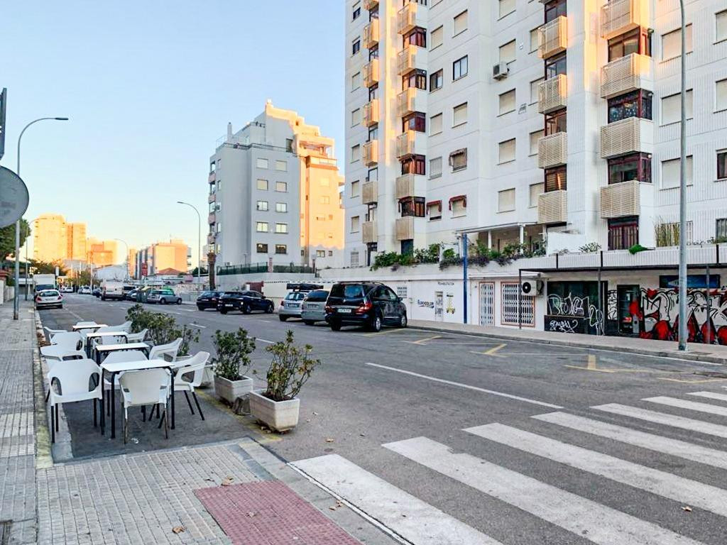 ALQUILER - Local COMERCIAL en la playa de Gandia, en C/La Ra - foto 3