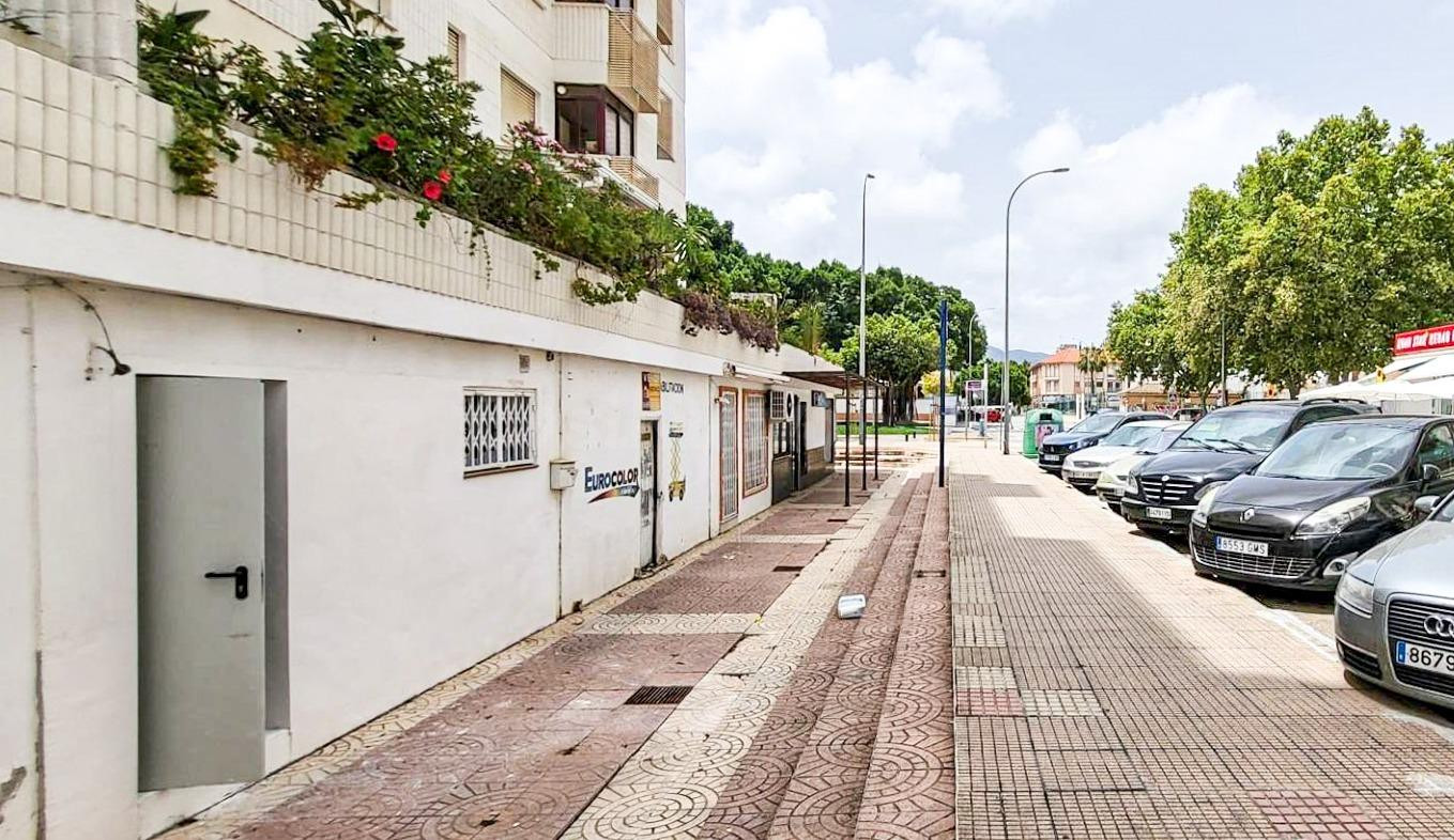ALQUILER - Local COMERCIAL en la playa de Gandia, en C/La Ra - foto 4