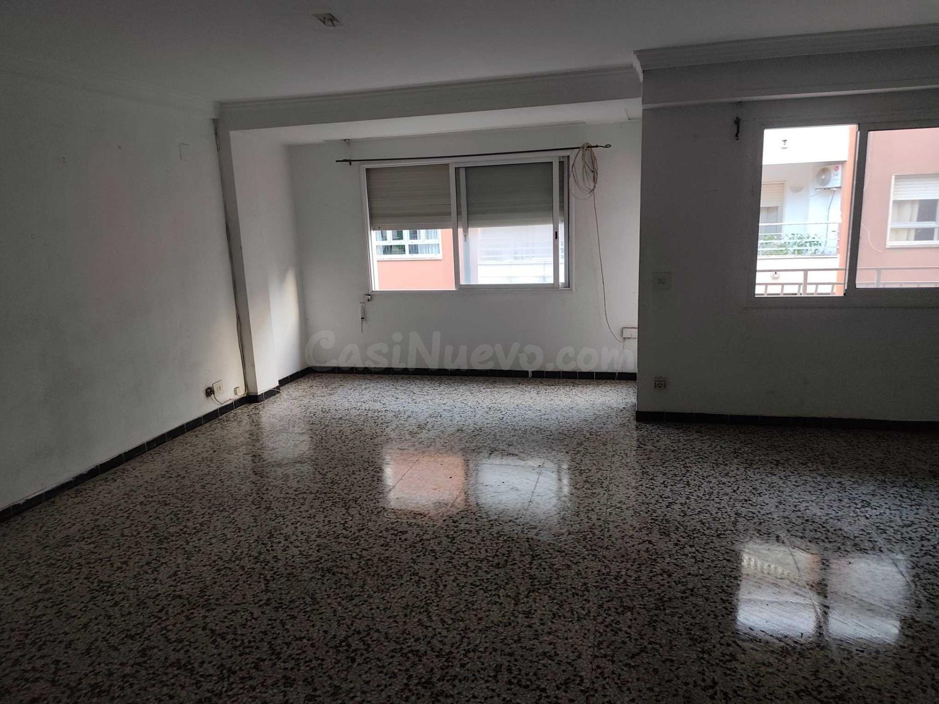 SUBASTA - Piso de 4 dormitorios en Gandía - foto 2