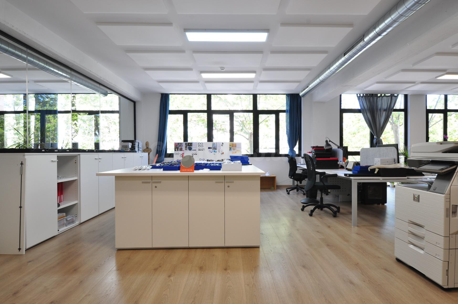 Amplia Oficina Reformada en La Vila Olímpica del Poblenou - foto 2