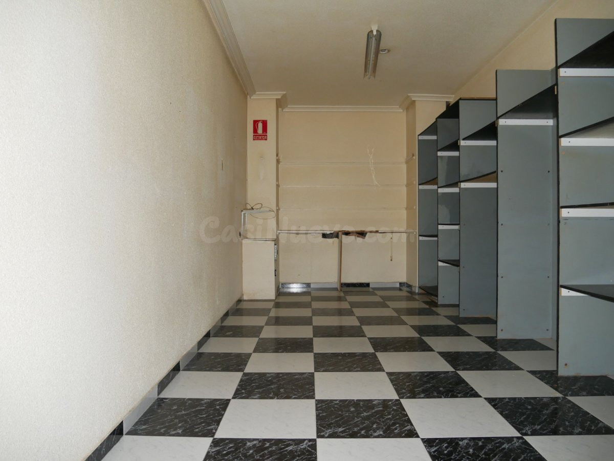 ENORME LOCAL REFORMADO EN LA ZONA VIRREY POVEDA DE PETRER - foto 3