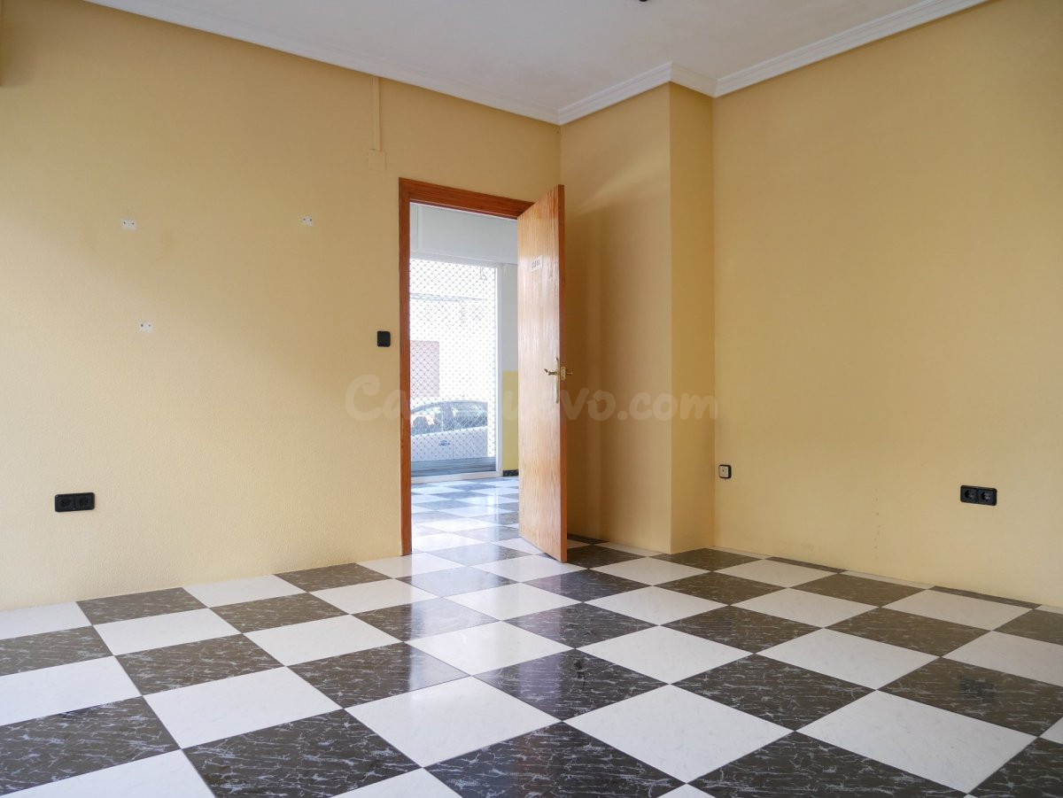 ENORME LOCAL REFORMADO EN LA ZONA VIRREY POVEDA DE PETRER - foto 4