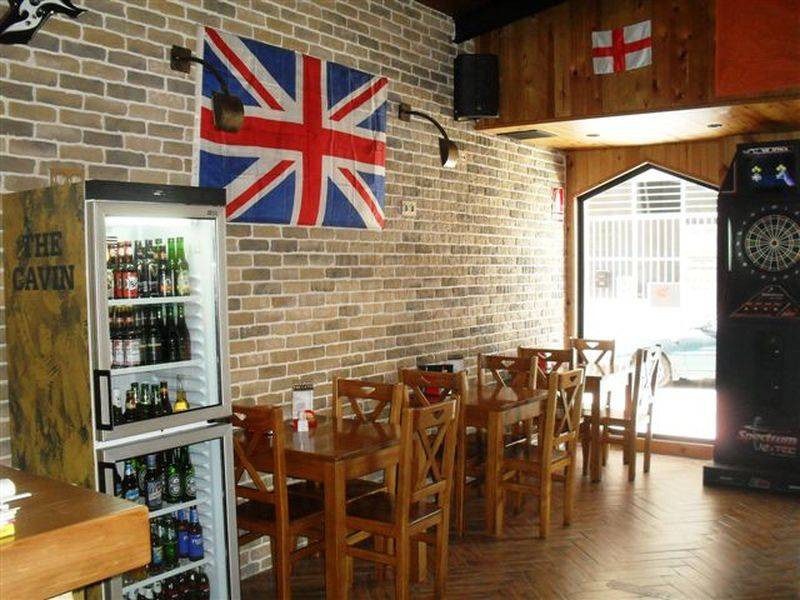 Se VENDE local comercial en Villena, acondicionado como cafetería...para negocio o LOCAL SOCIAL!!