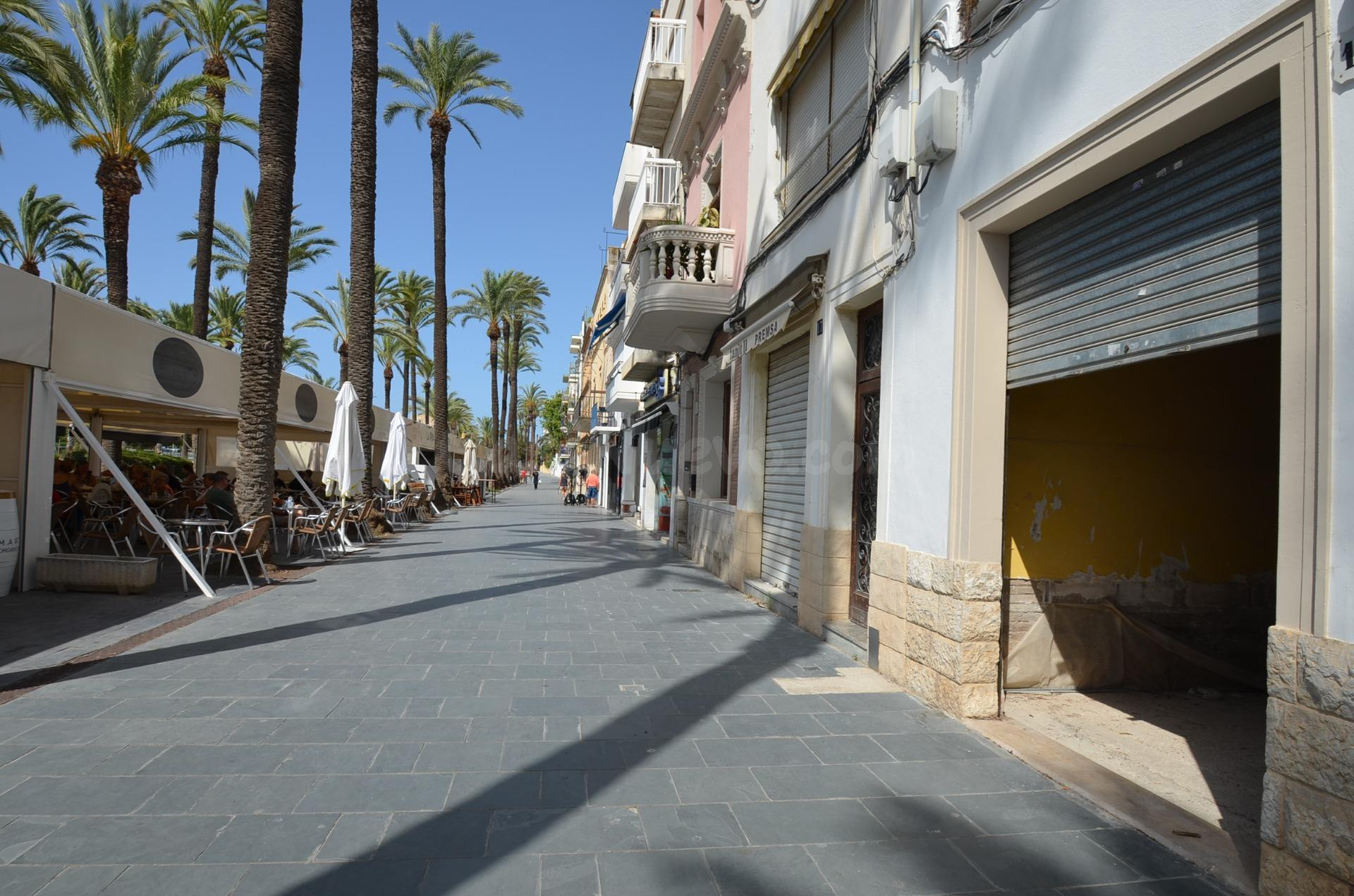 Local comercial en alquiler en Passeig del Carme, al lado de - foto 5