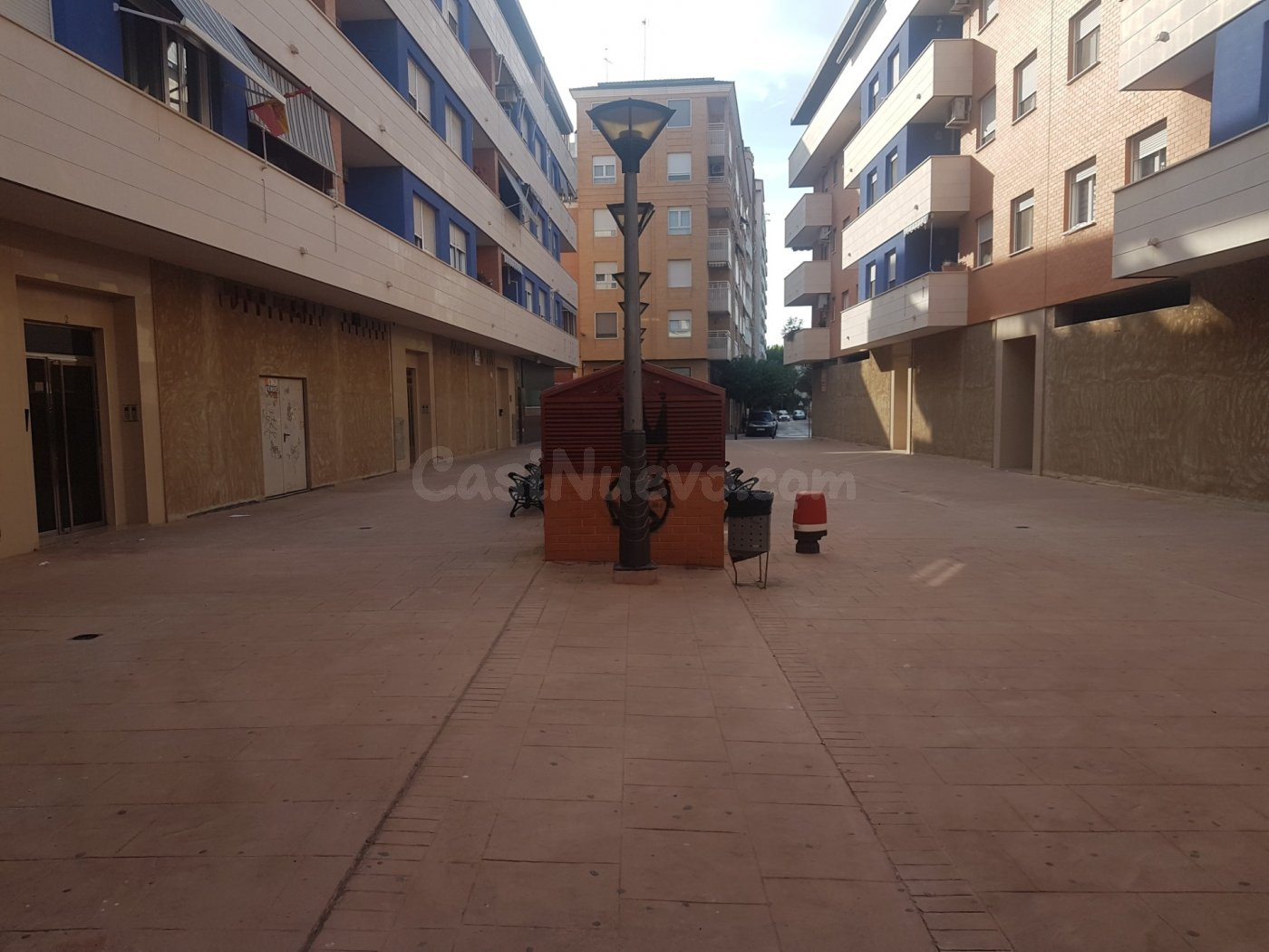Local comercial con 14 metros de fachada - foto 3