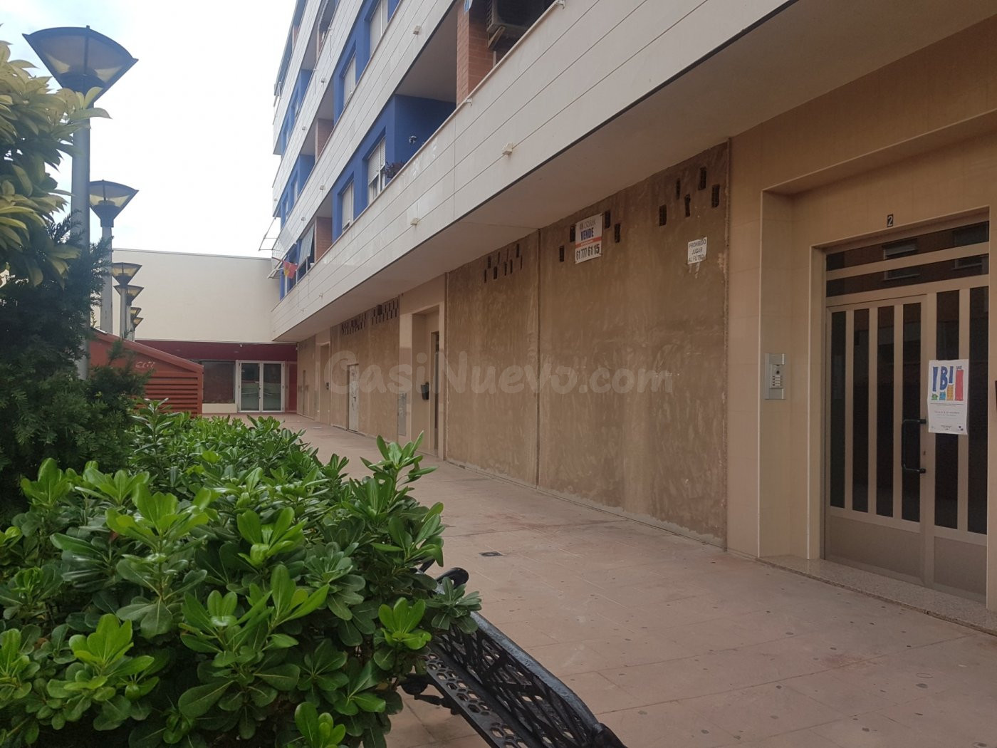 Local comercial con 14 metros de fachada - foto 4