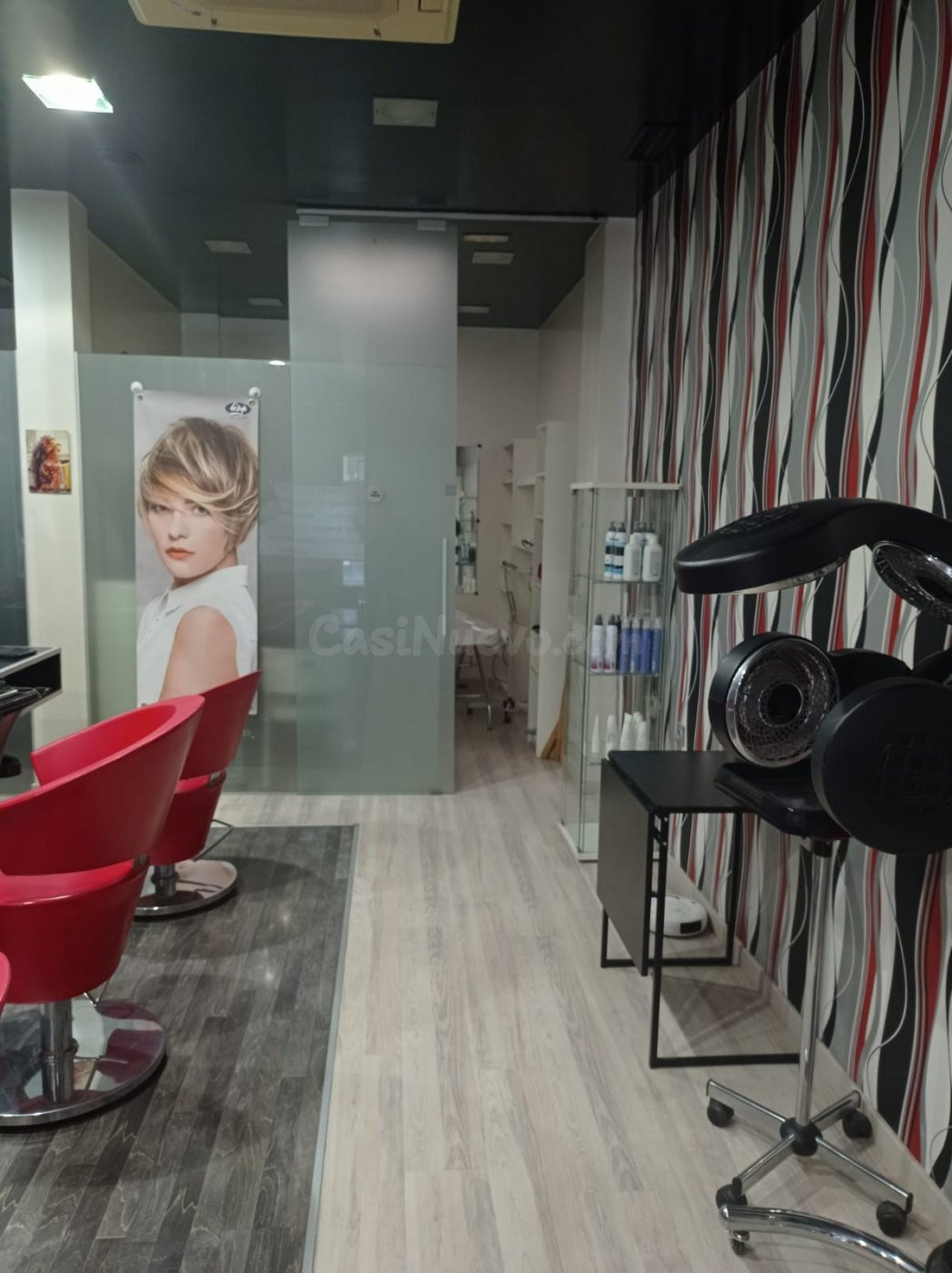 Traspaso de peluquería perfectamente acondicionada en el cen - foto 5