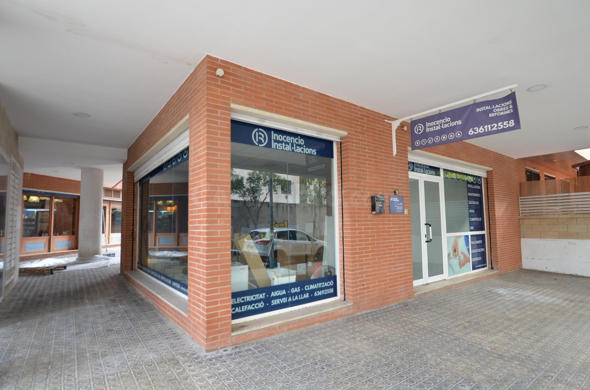 LOCAL EN ALQUILER: ¡La esquina que tu negocio necesita! Junto a los juzgados.
