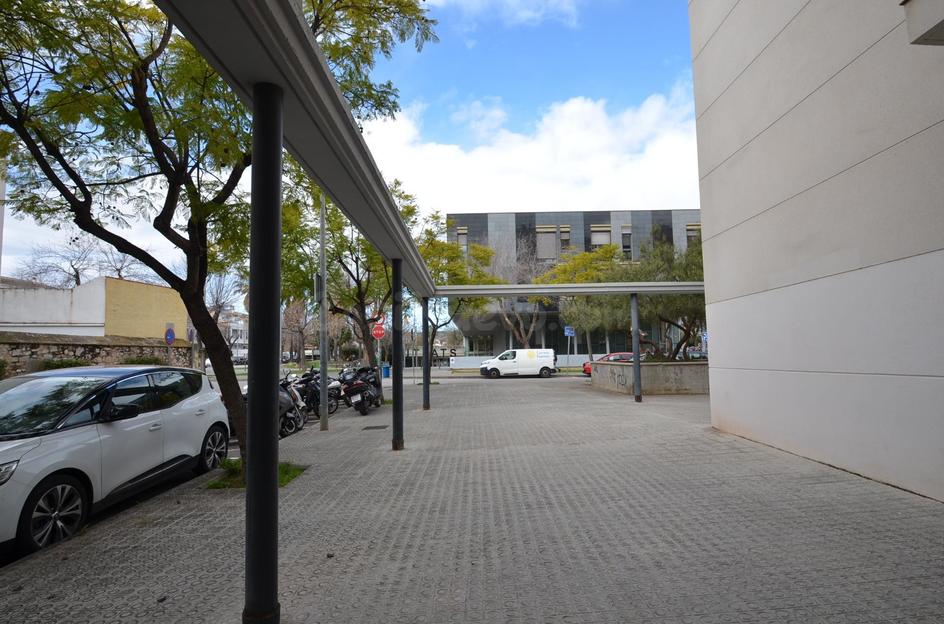 LOCAL EN ALQUILER: ¡La esquina que tu negocio necesita! Junt - foto 3