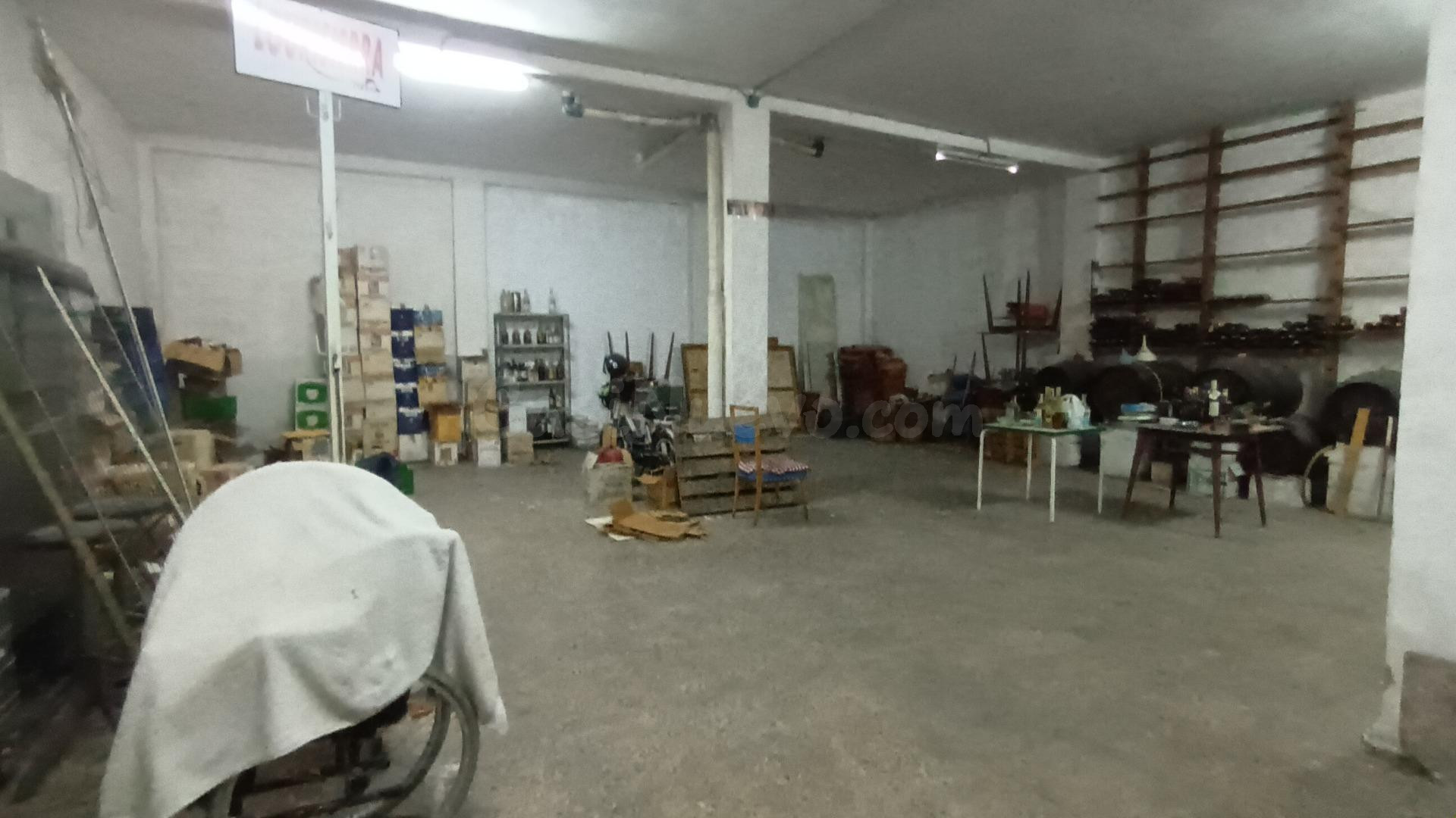 Local comercial con C. Critóbal Amorós