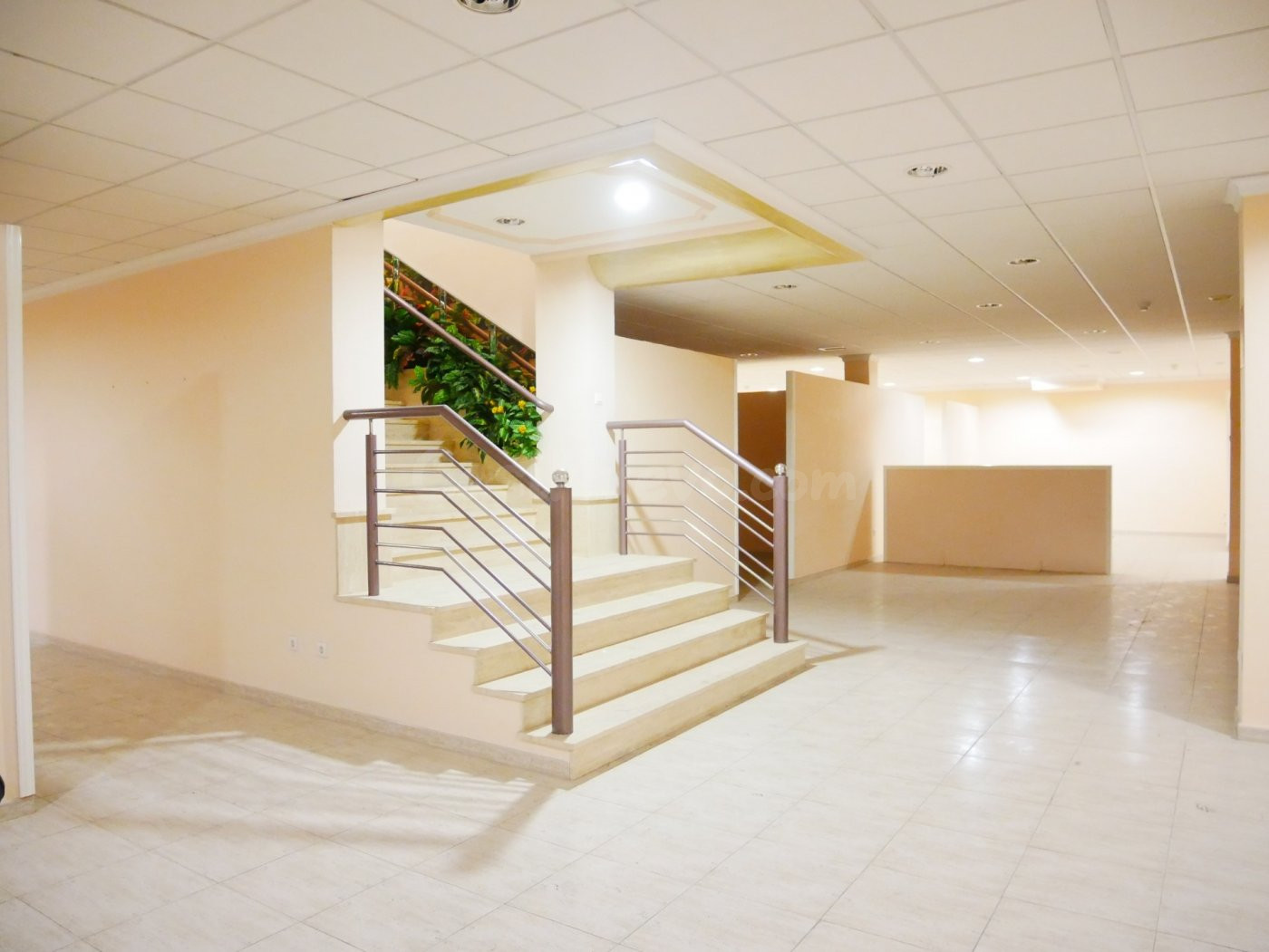 NAVE DE 4 ALTURAS!! IDEAL PARA UN GRAN NEGOCIO EN ZONA ACACI