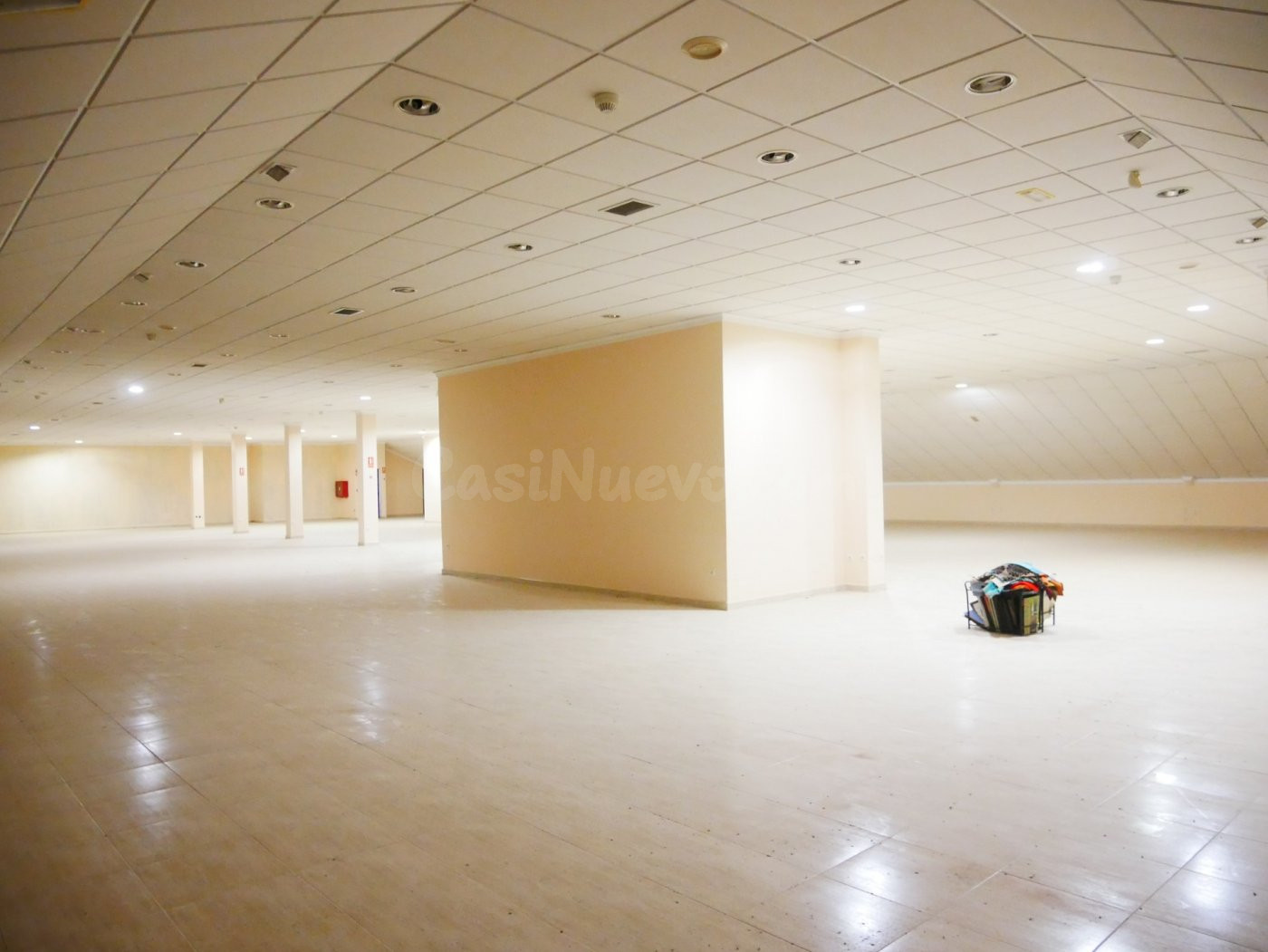 NAVE DE 4 ALTURAS!! IDEAL PARA UN GRAN NEGOCIO EN ZONA ACACI - foto 4