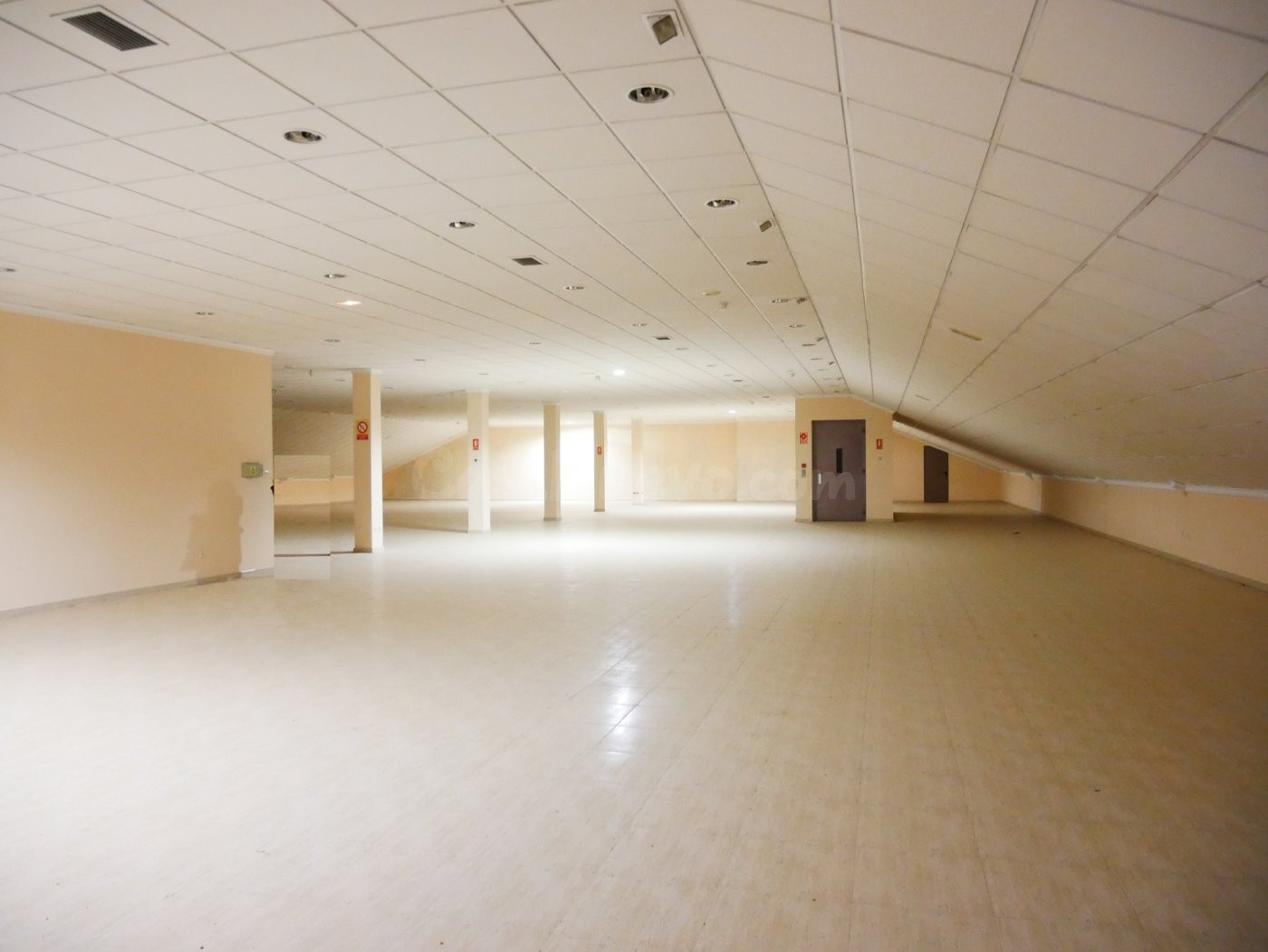 NAVE DE 4 ALTURAS!! IDEAL PARA UN GRAN NEGOCIO EN ZONA ACACI - foto 5