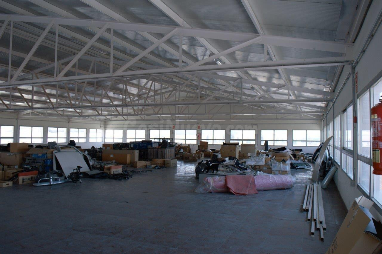 Nave Industrial en Villena primera línea de autovía. - foto 4