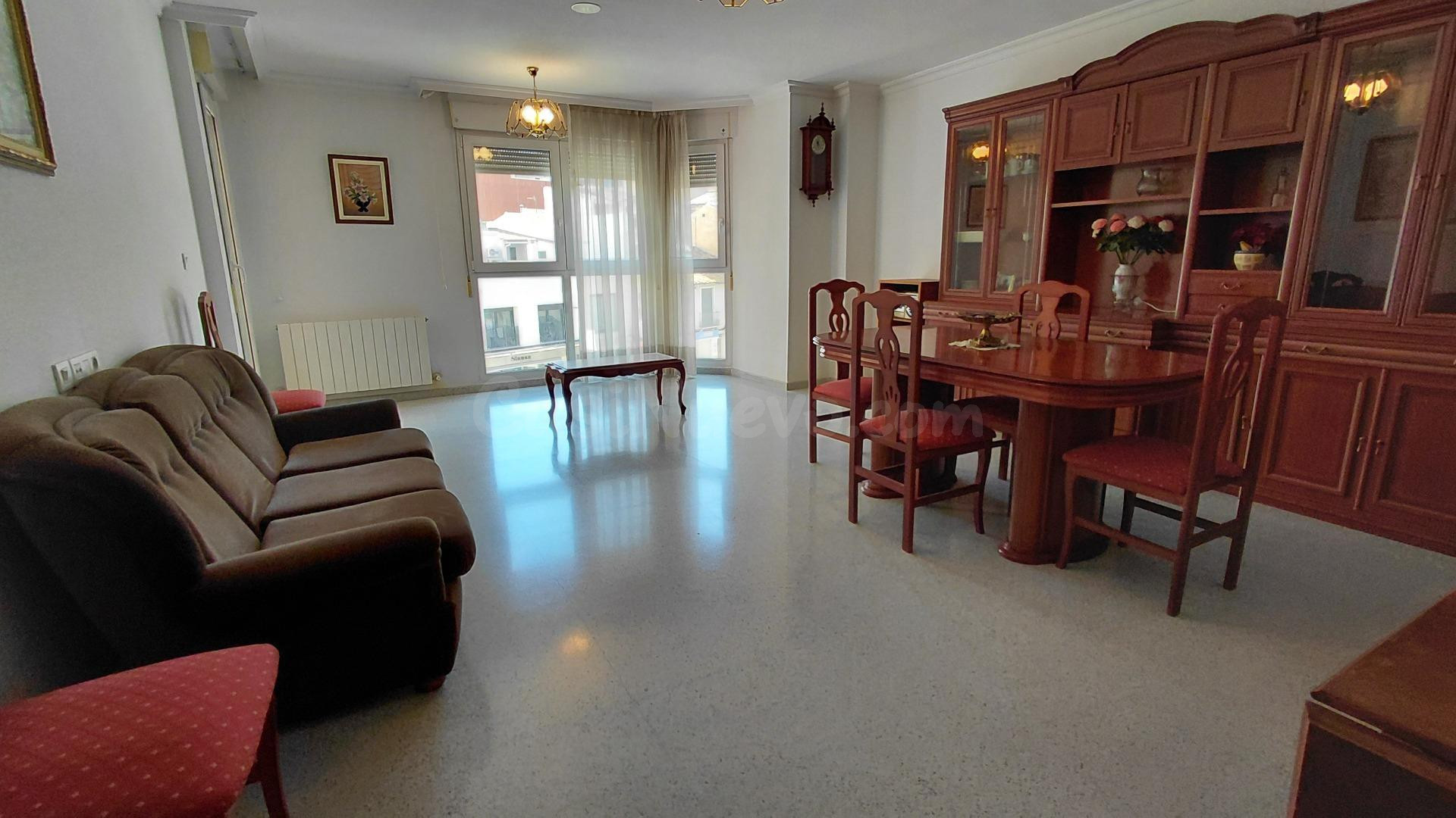 Vivienda en Venta en Avenida Constitución – Amplia, Luminosa