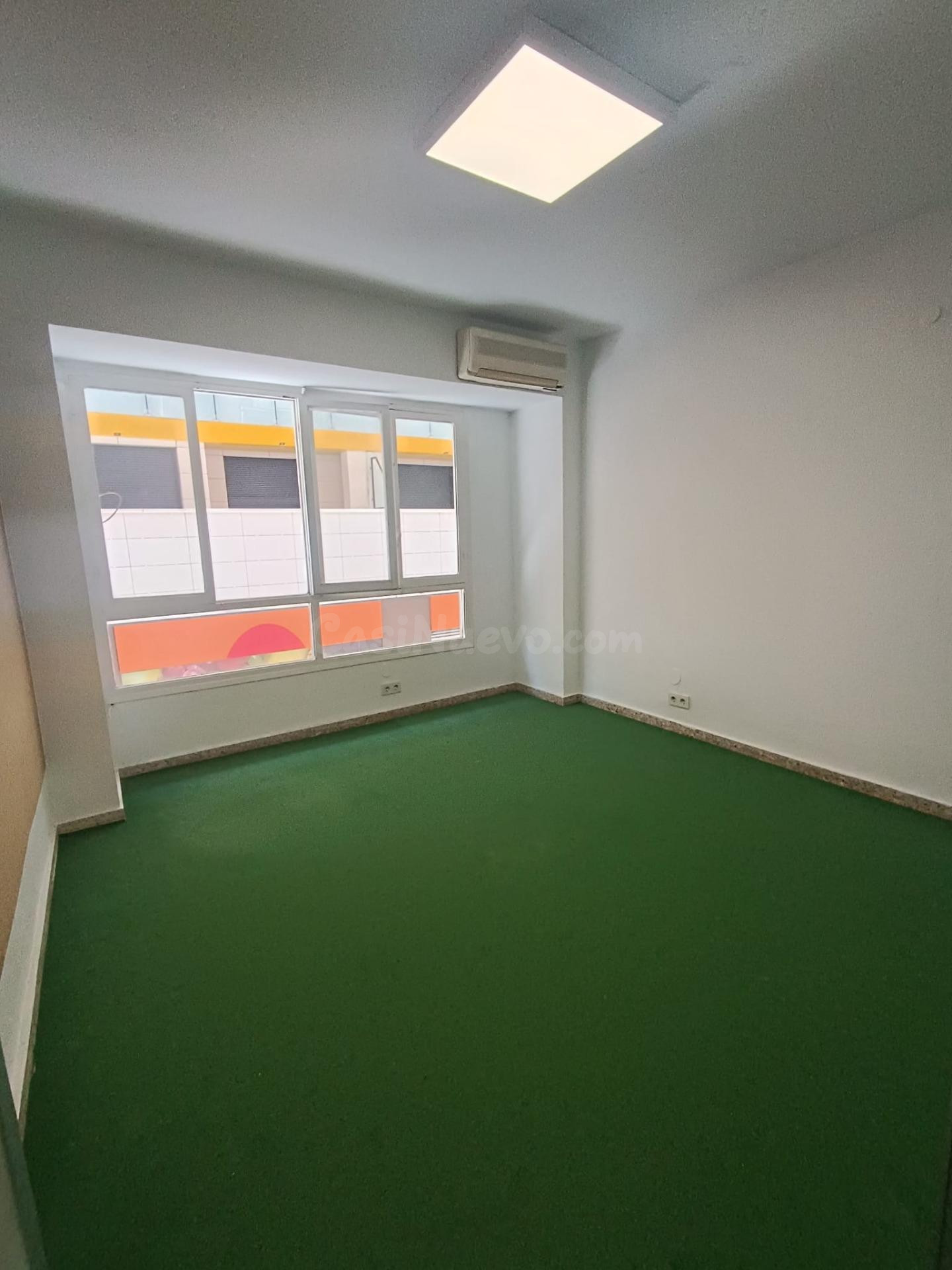 Local en entreplanta en pleno centro de Elda, ideal para ofi - foto 4