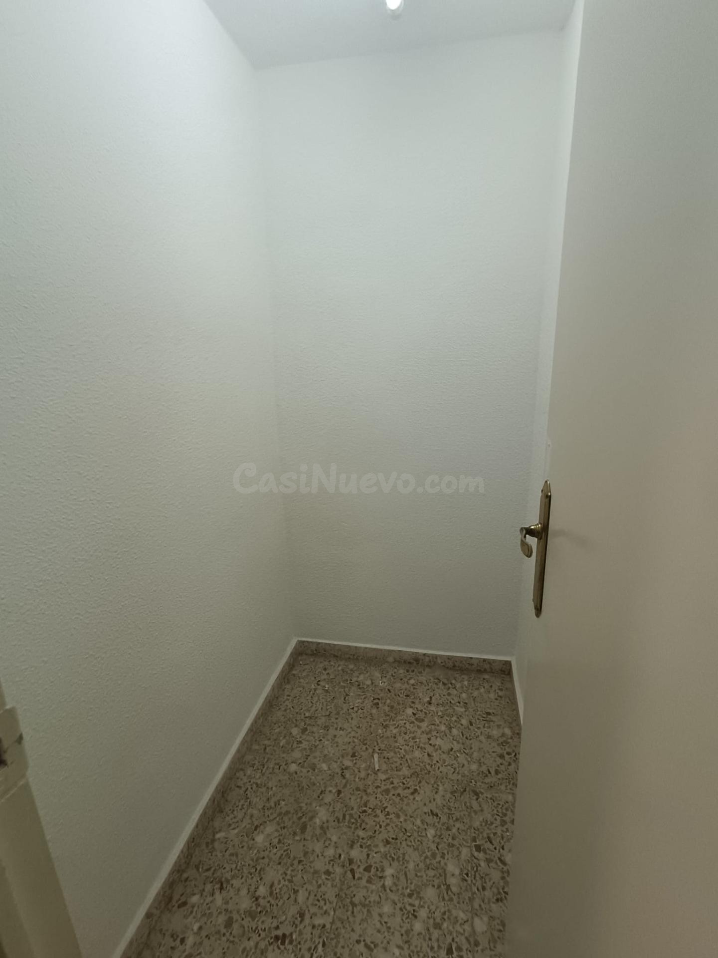 Local en entreplanta en pleno centro de Elda, ideal para ofi - foto 5