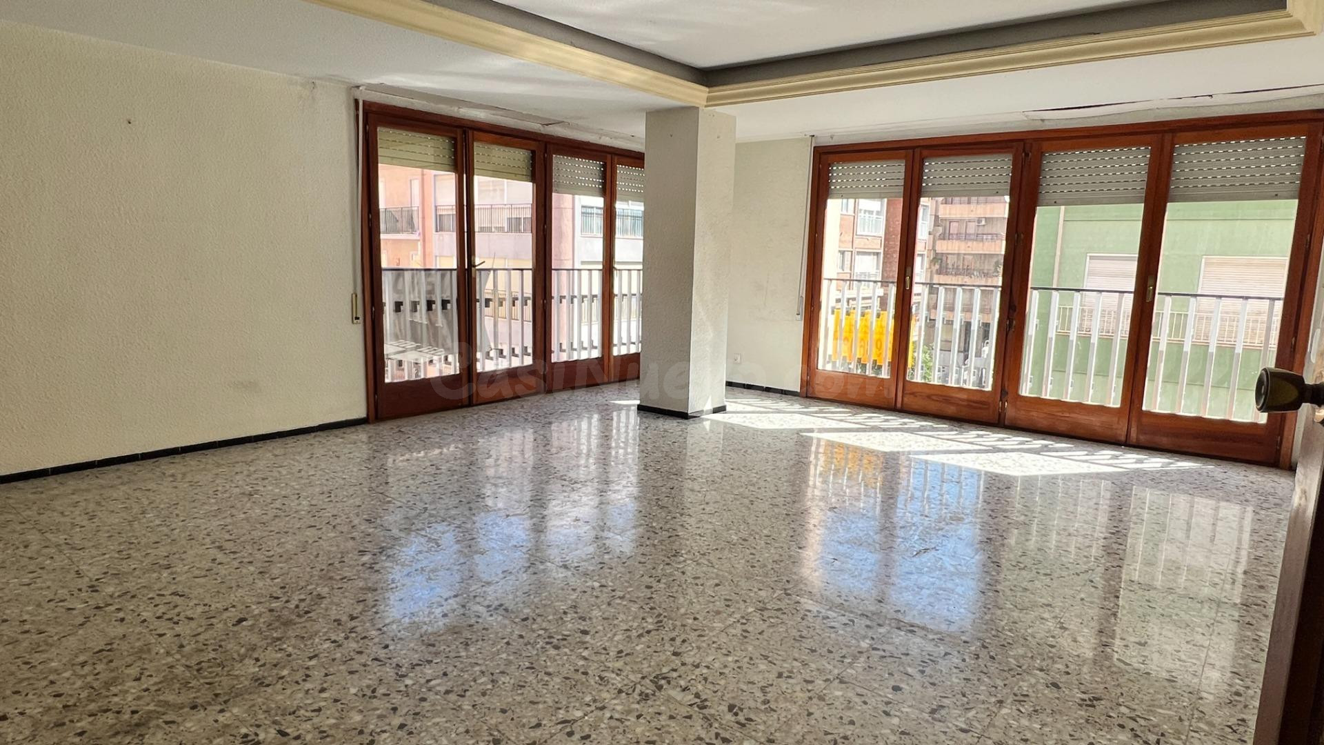 Piso de cuatro habitaciones en venta en Elche, zona Corazón 