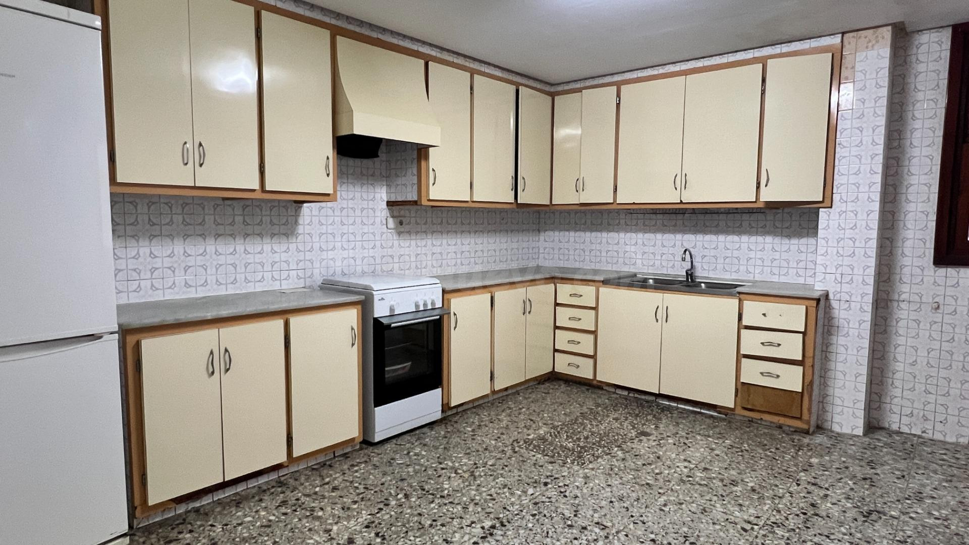 Piso de cuatro habitaciones en venta en Elche, zona Corazón  - foto 4