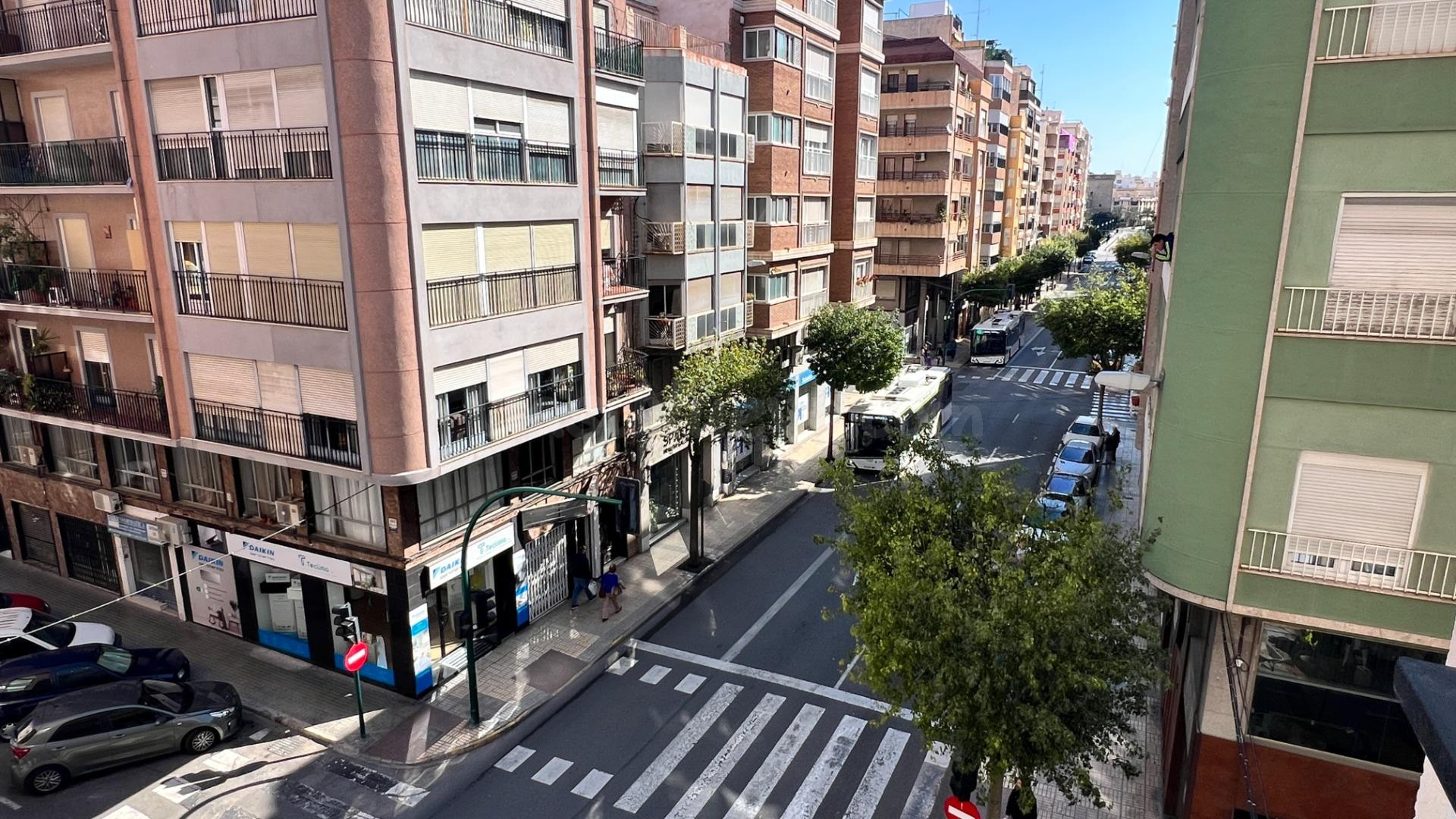 Piso de cuatro habitaciones en venta en Elche, zona Corazón  - foto 5