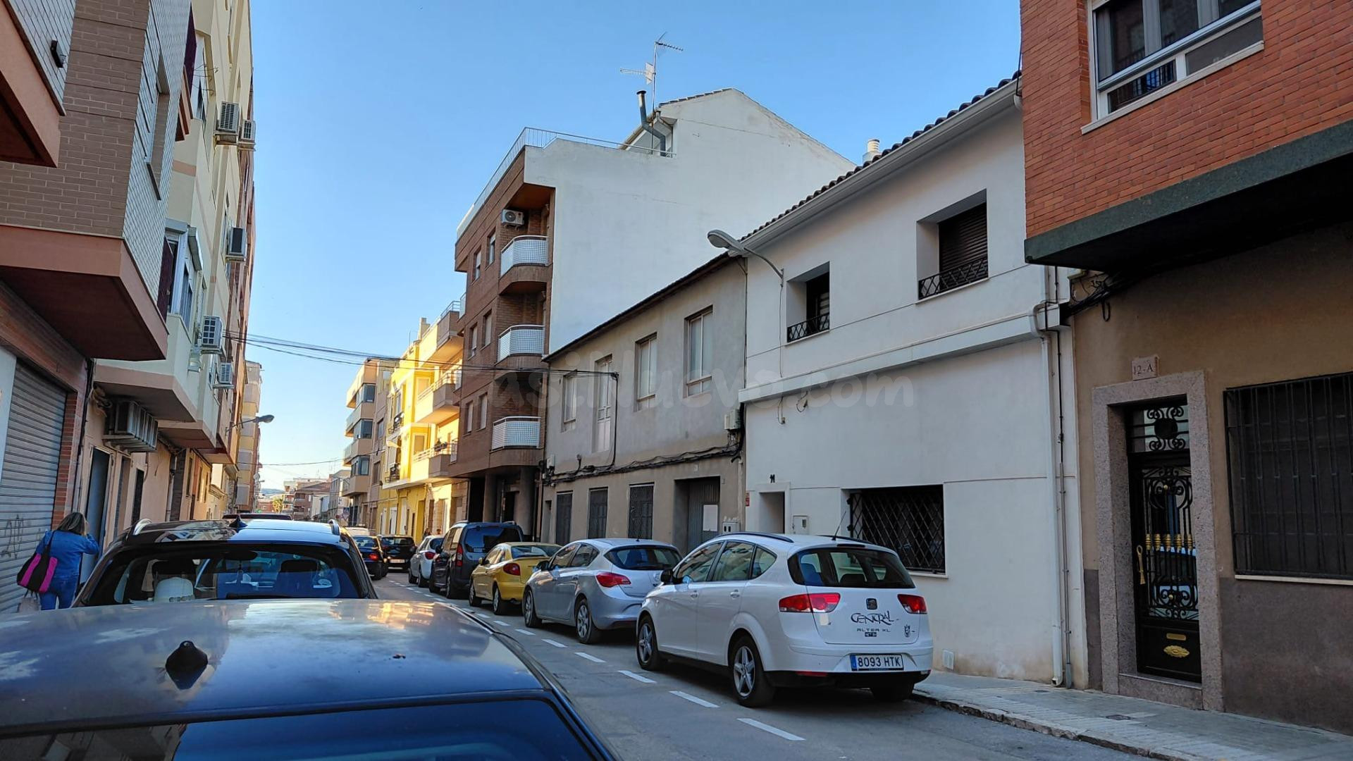 Casa en excelente ubicación en Villena - foto 2