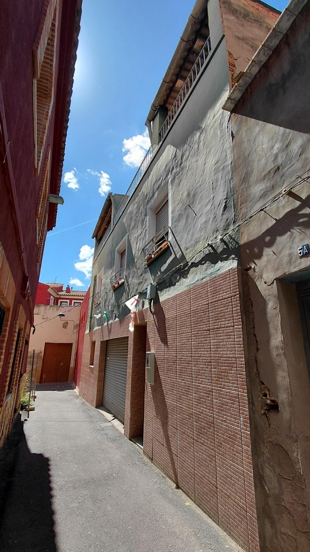 Casa de 81 m2 de planta para reformar en el casco antiguo de