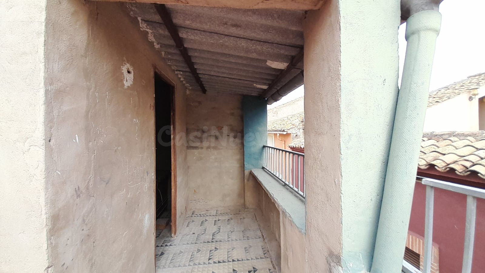 Casa de 81 m2 de planta para reformar en el casco antiguo de - foto 4