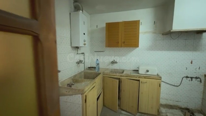 Casa de 81 m2 de planta para reformar en el casco antiguo de - foto 5