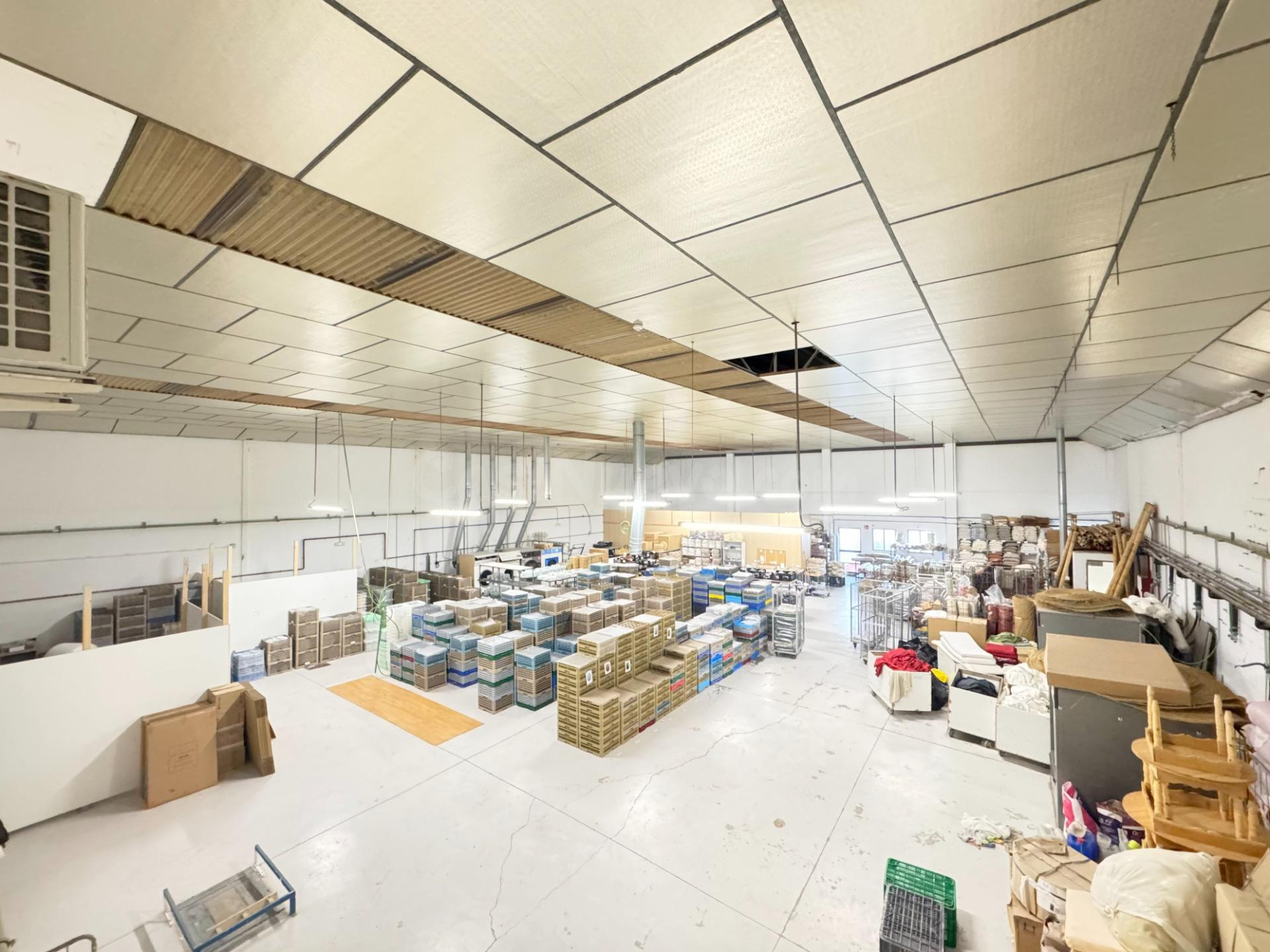 GRAN NAVE INDUSTRIAL EN SAN RAFAEL DE PETRER EN ALQUILER CON