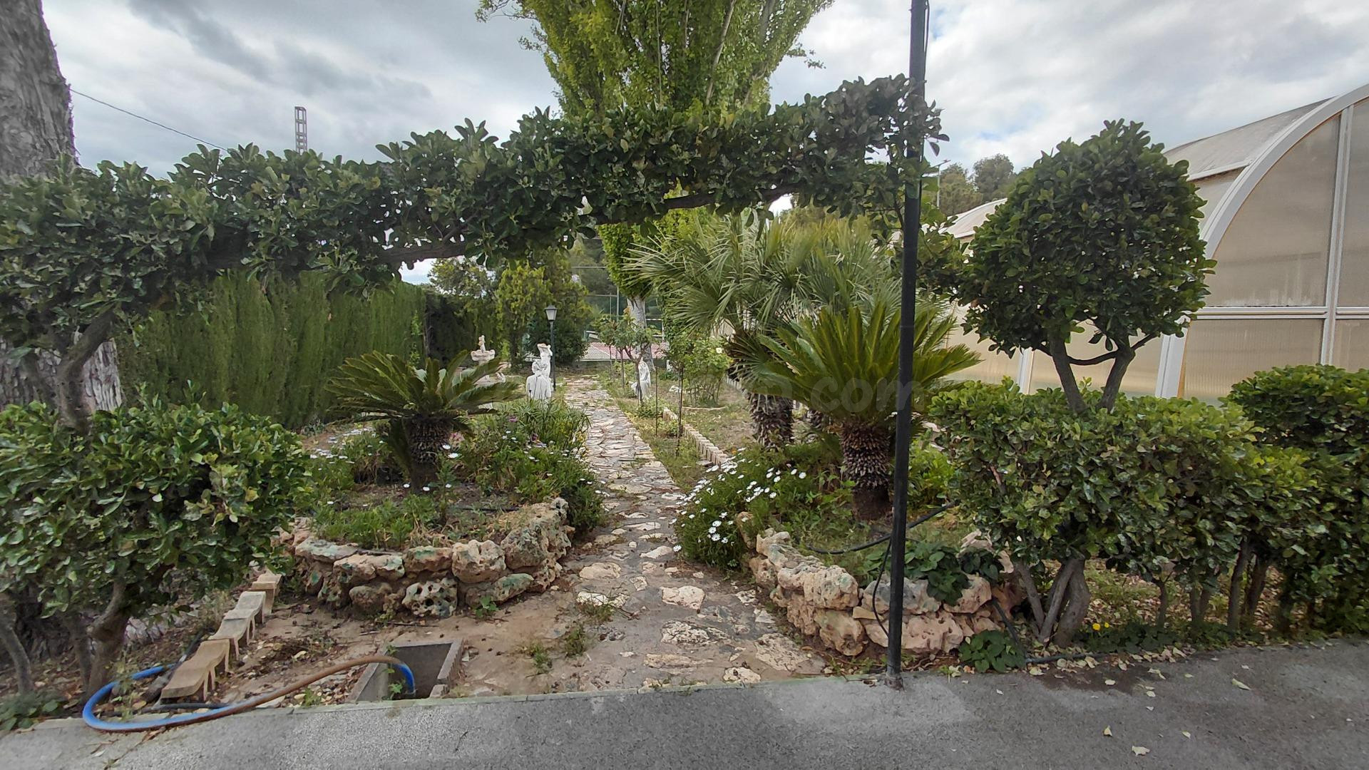 Exclusivo chalet en venta en Villena con piscina cubierta y  - foto 3