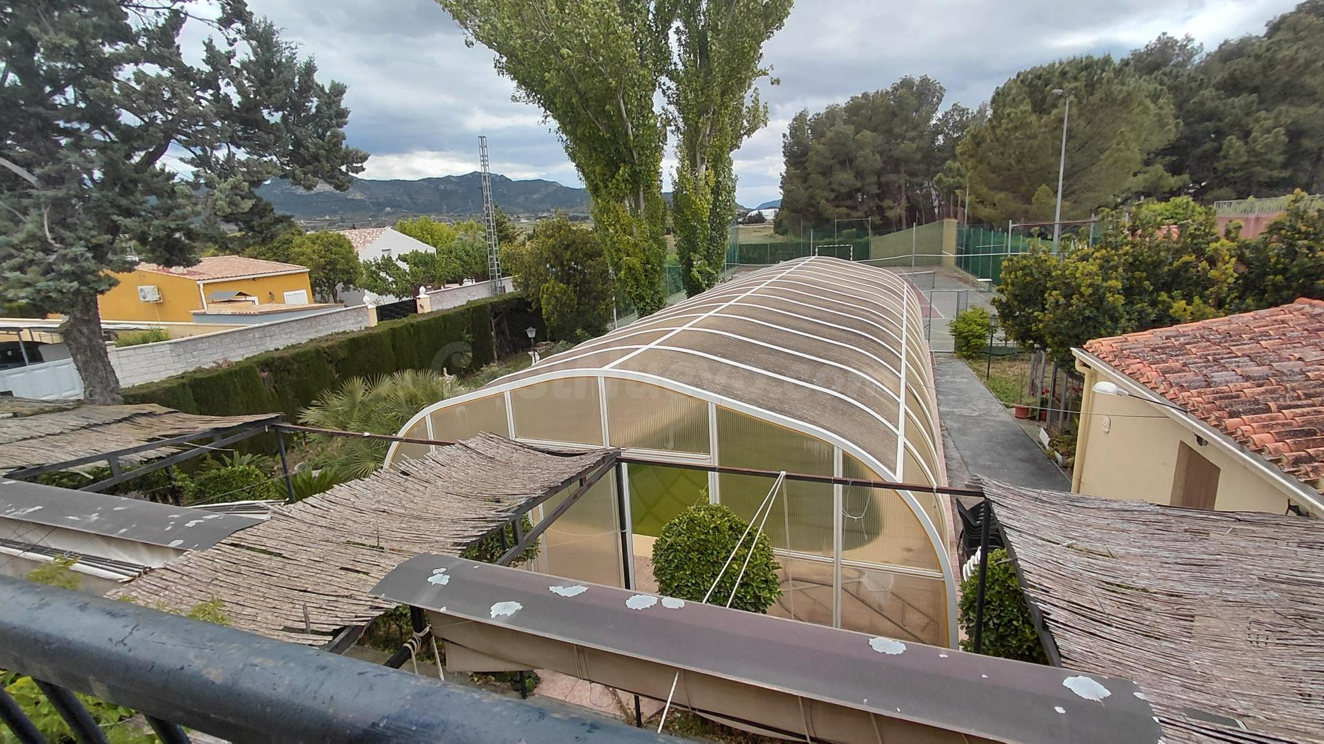 Exclusivo chalet en venta en Villena con piscina cubierta y  - foto 4