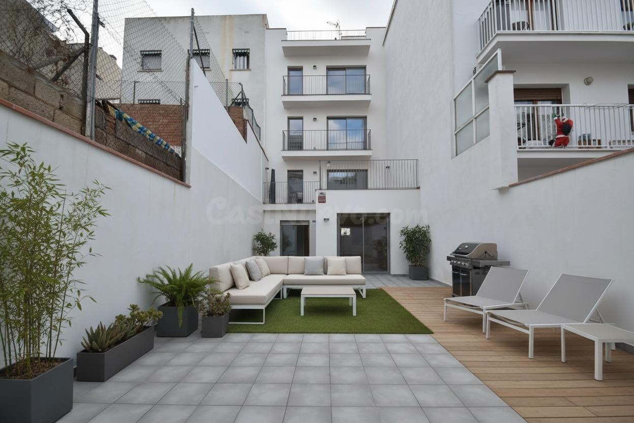 ¡Única! Planta baja de obra nueva en el centro con espectacular patio de 77m2