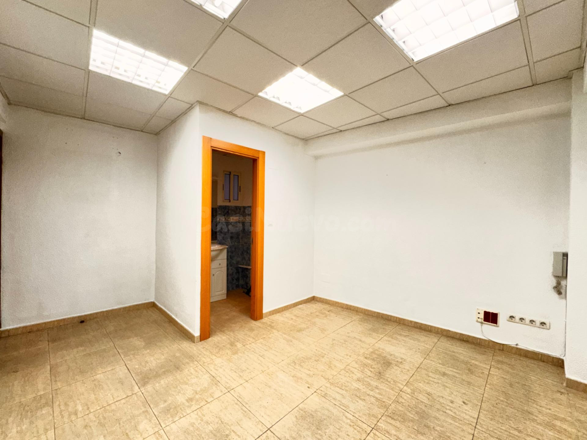 OFICINA EN PLENO CENTRO DE ELDA EN ALQUILER CON OPCIÓN A COM - foto 2