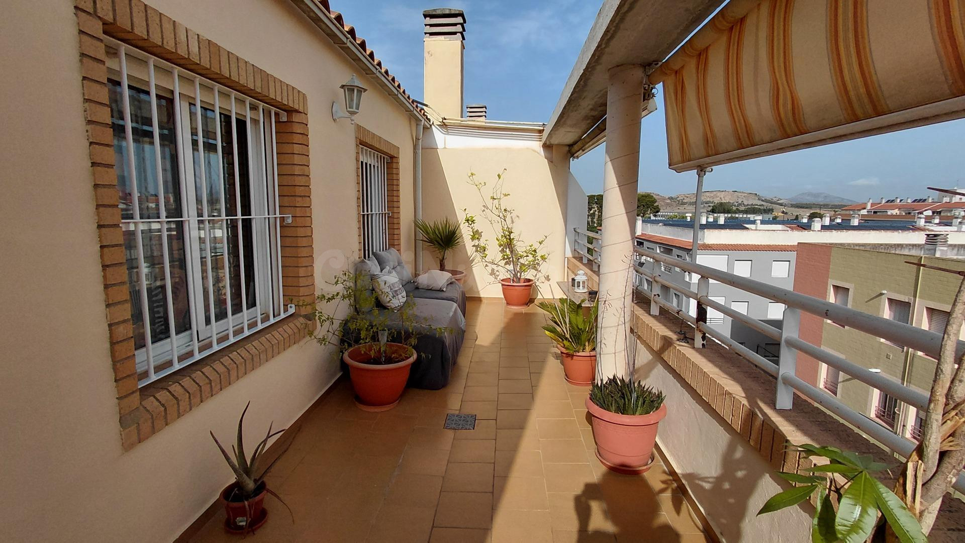 Ático en venta con espectacular terraza de 52 m2, esquina y máxima luminosidad