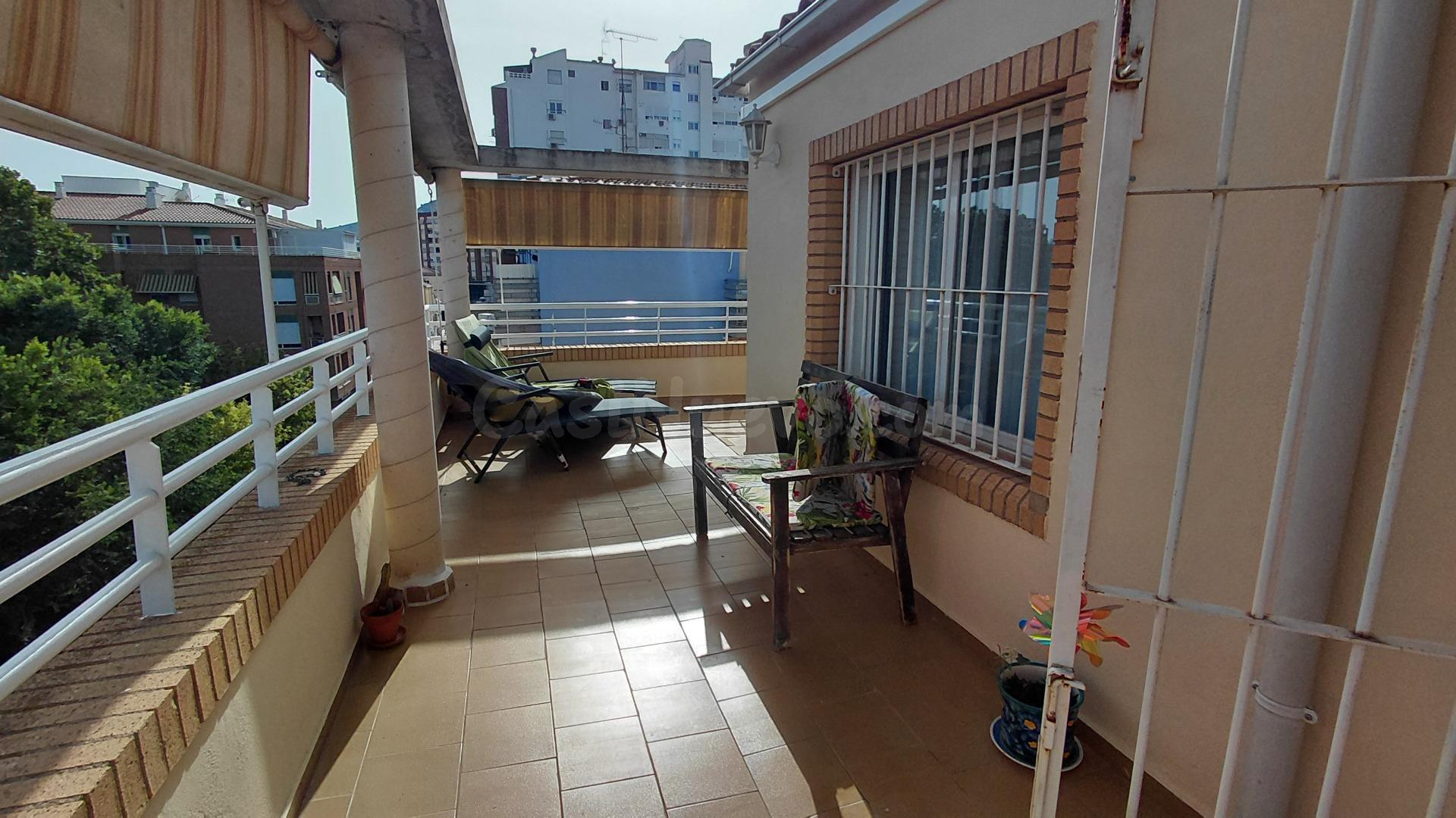 Ático en venta con espectacular terraza de 52 m2, esquina y  - foto 3