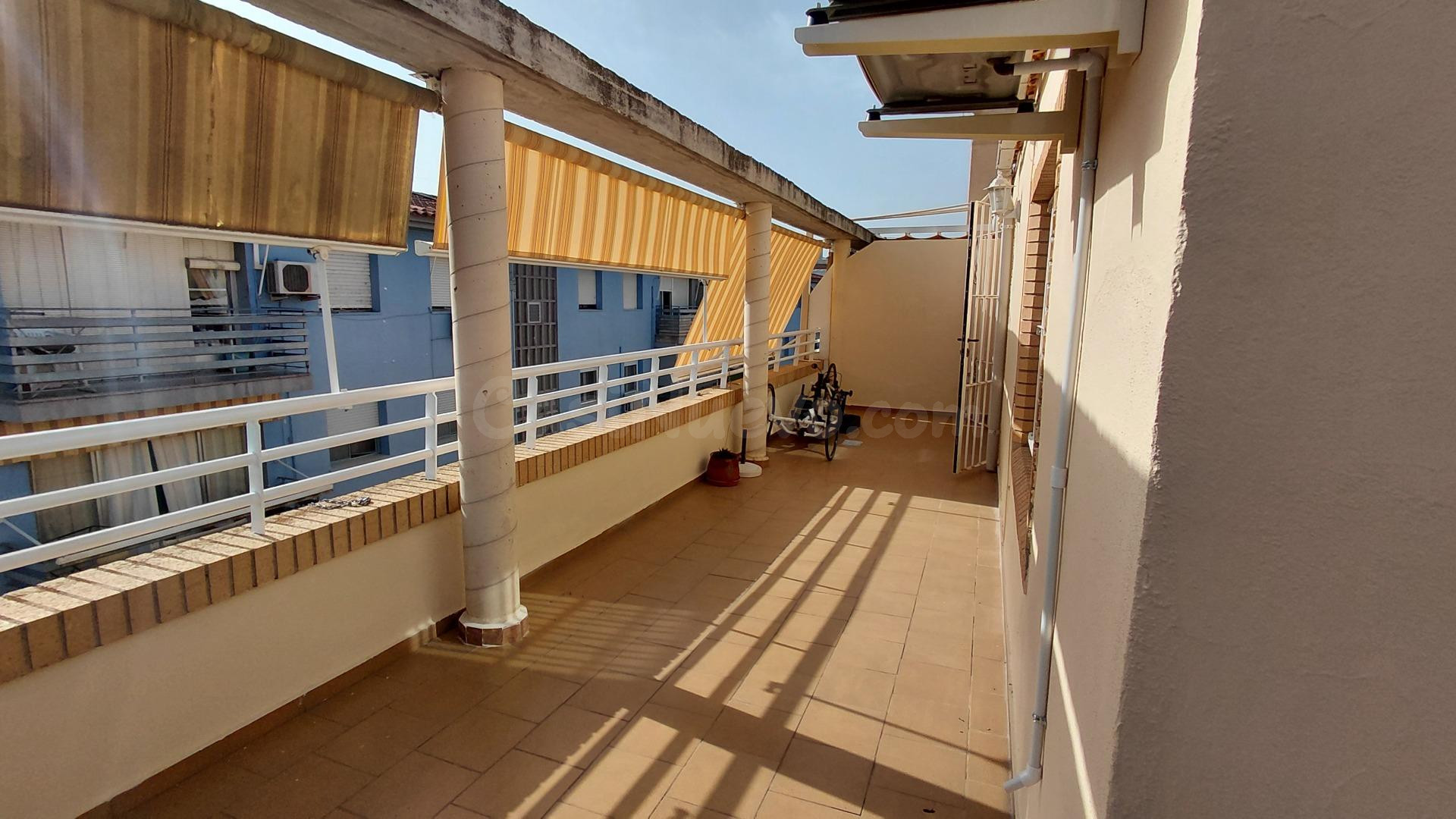 Ático en venta con espectacular terraza de 52 m2, esquina y  - foto 4