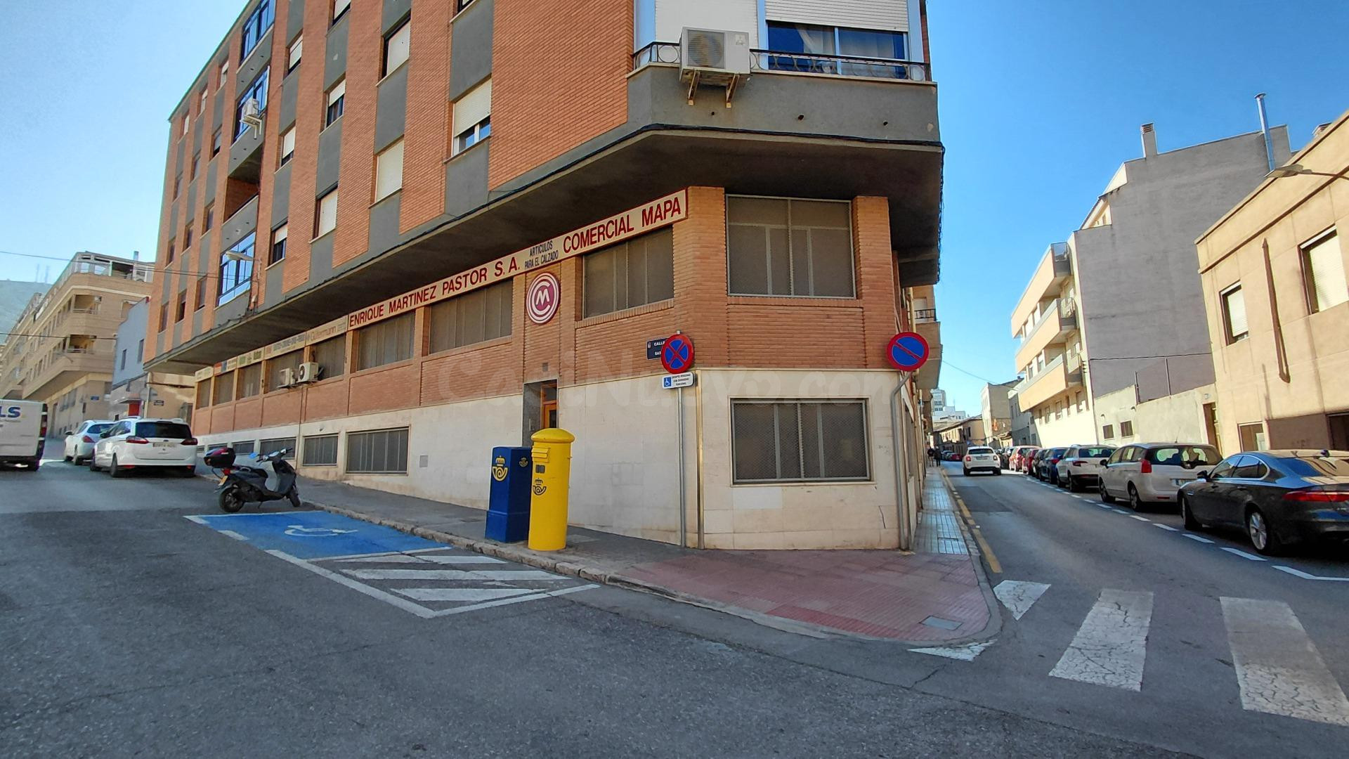 Magnífico local comercial en venta o alquiler con una ubicac