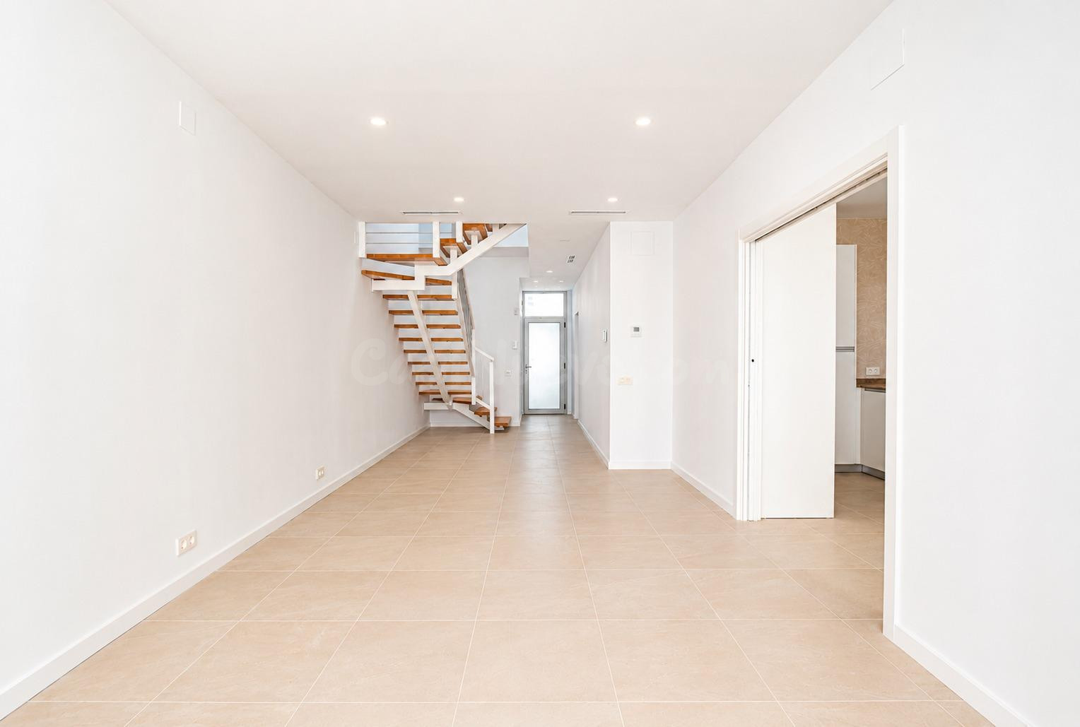 Casa pareada en venta con jardín y piscina. Obra nueva en co - foto 2