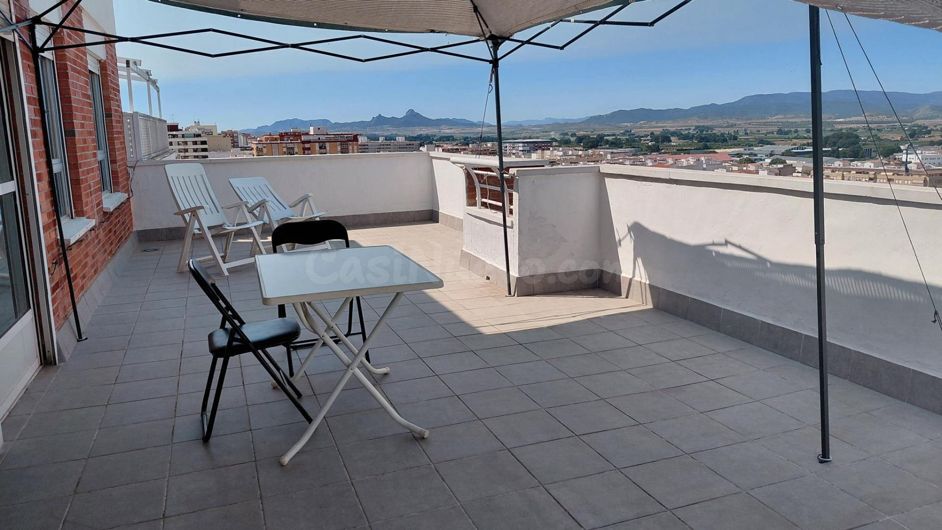 ÁTICO CON TERRAZA DE 40 M2 Y VISTAS ESPECTACULARES AL ATARDE - foto 2