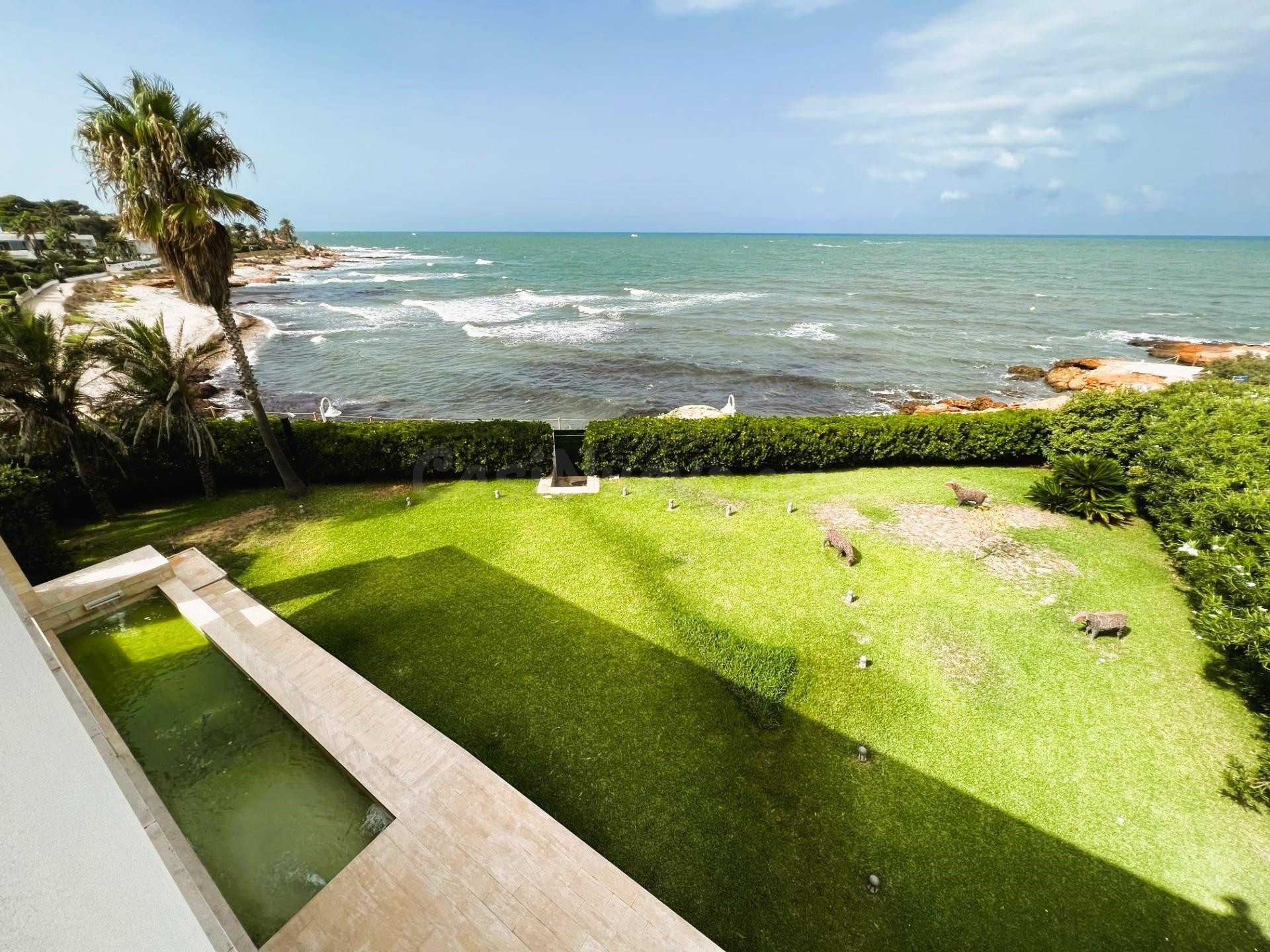 Villa de lujo en playa de les Rotes Denia