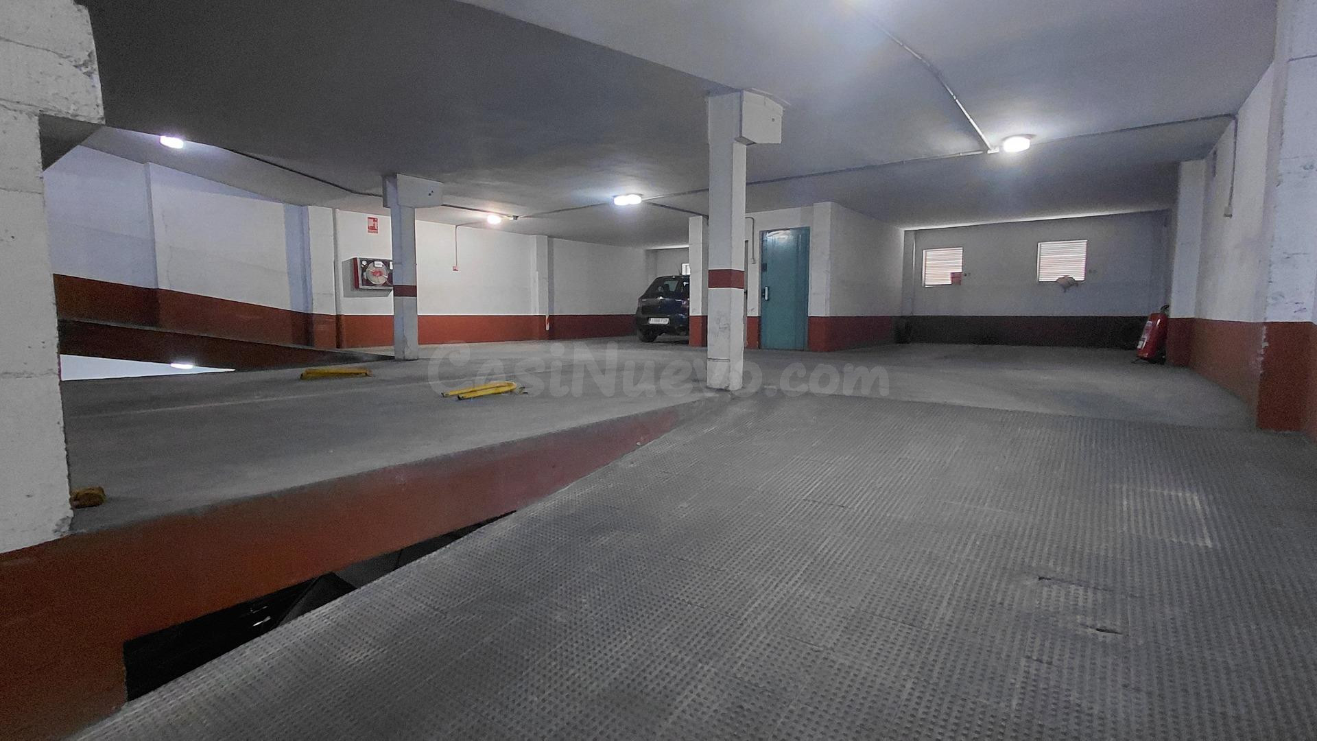 Plazas de garaje en el centro — desde 4.300  € - foto 4