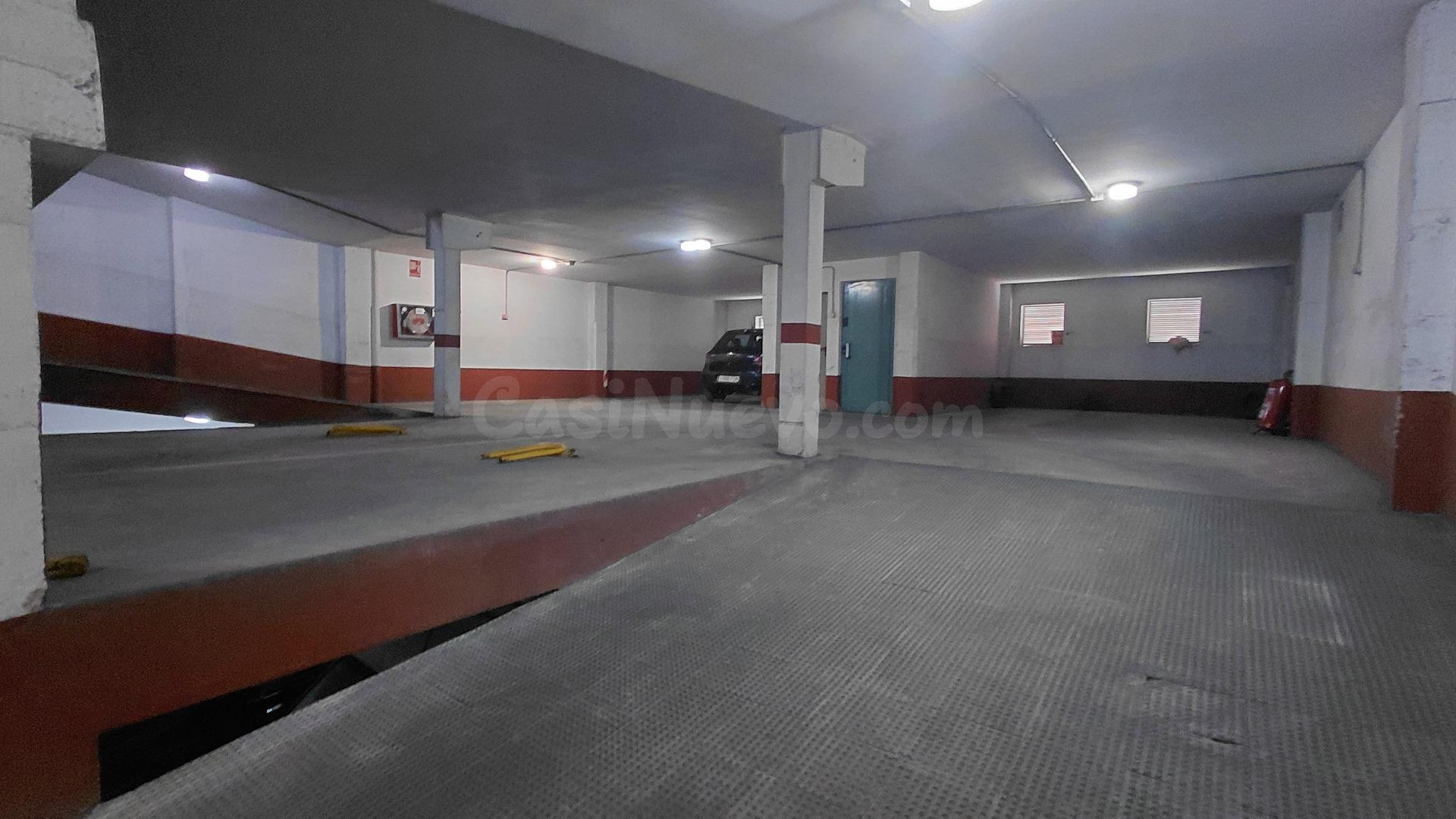 Plazas de garaje en el centro — desde 4.300  € - foto 5