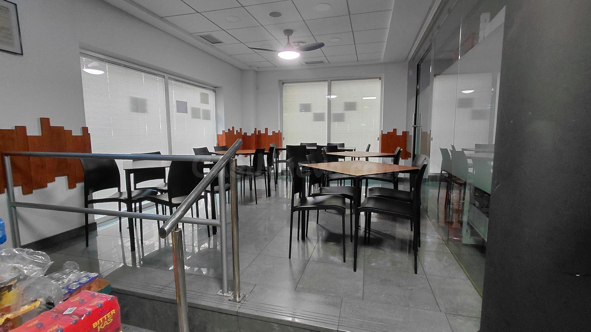 ☕ ¡SE TRASPASA CAFETERÍA EN PLENO FUNCIONAMIENTO! - foto 2