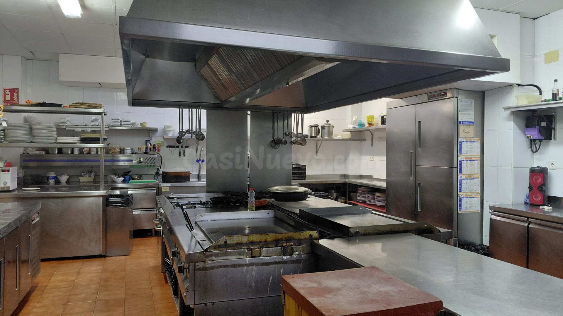 TRASPASO RESTAURANTE EN PLENO FUNCIONAMIENTO – UBICACIÓN INM - foto 2