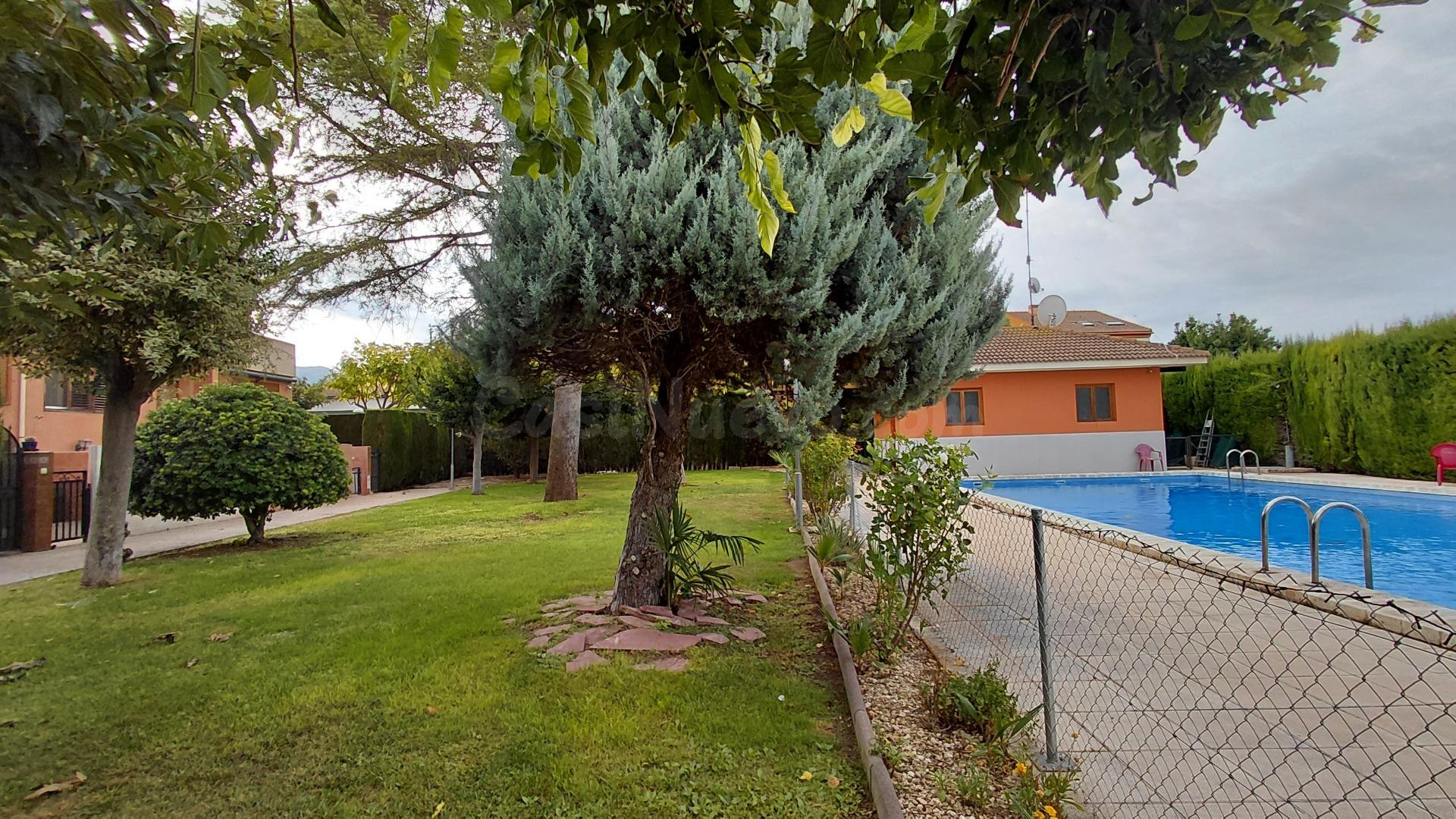 ADOSADO EN VENTA EN EL GREC – VILLENA